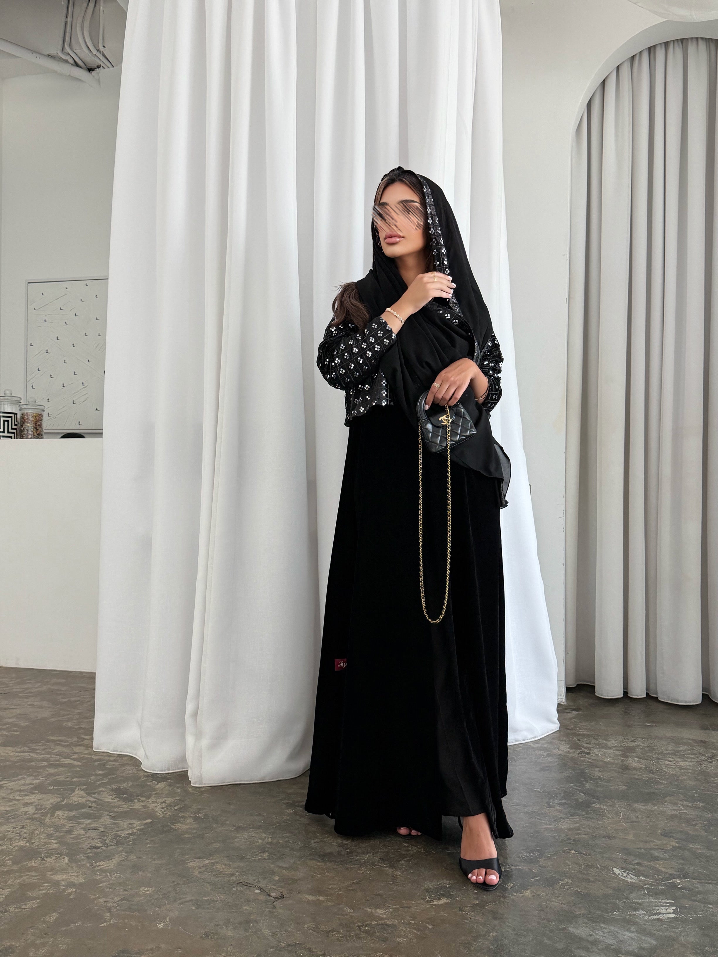 MW645 - Light Crepe Standing with Jacquard Half-Cloche