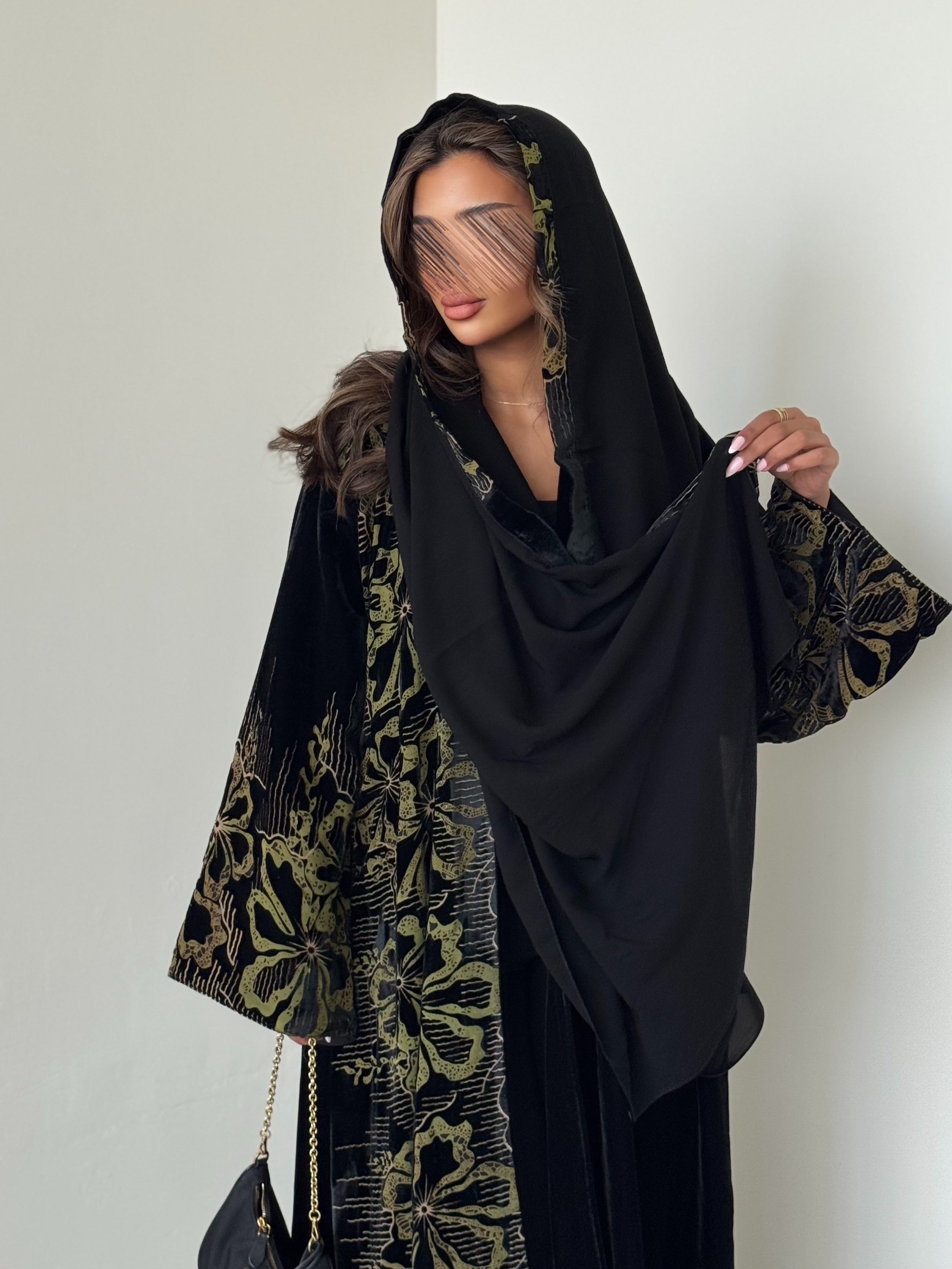 MWT555 - عباية مخمل مع شيفون طباعة - Aya