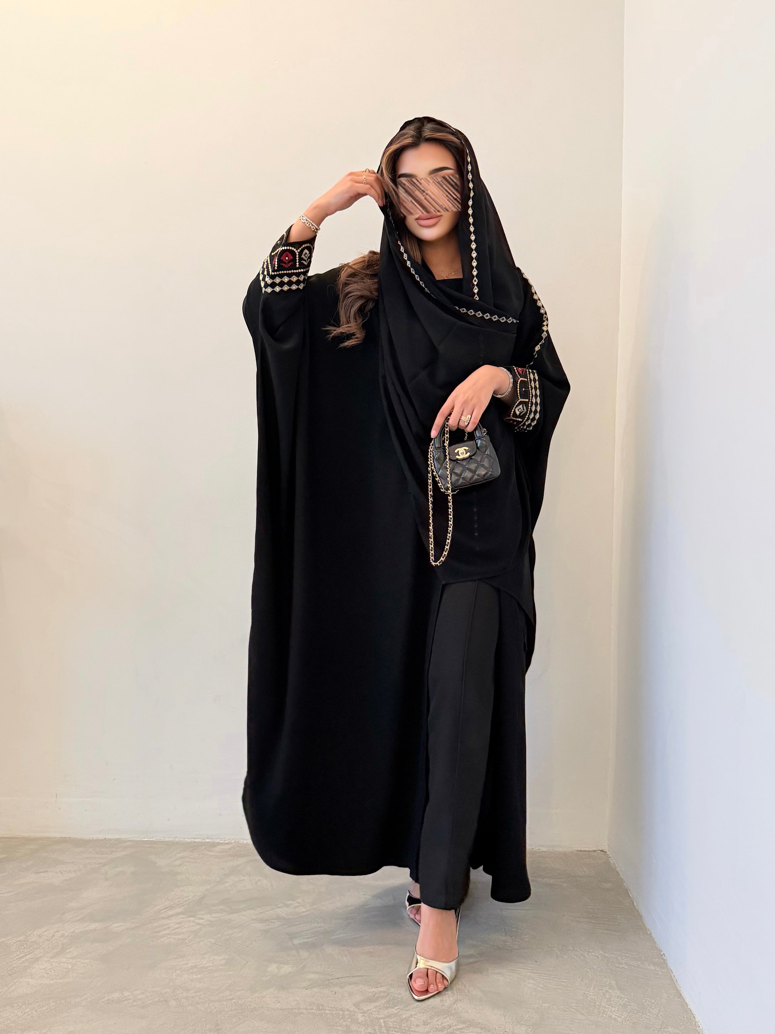 MWT5064 - قماش كريب اسود مطرز من الأكمام والطرحة قصة نص بشت - Aya