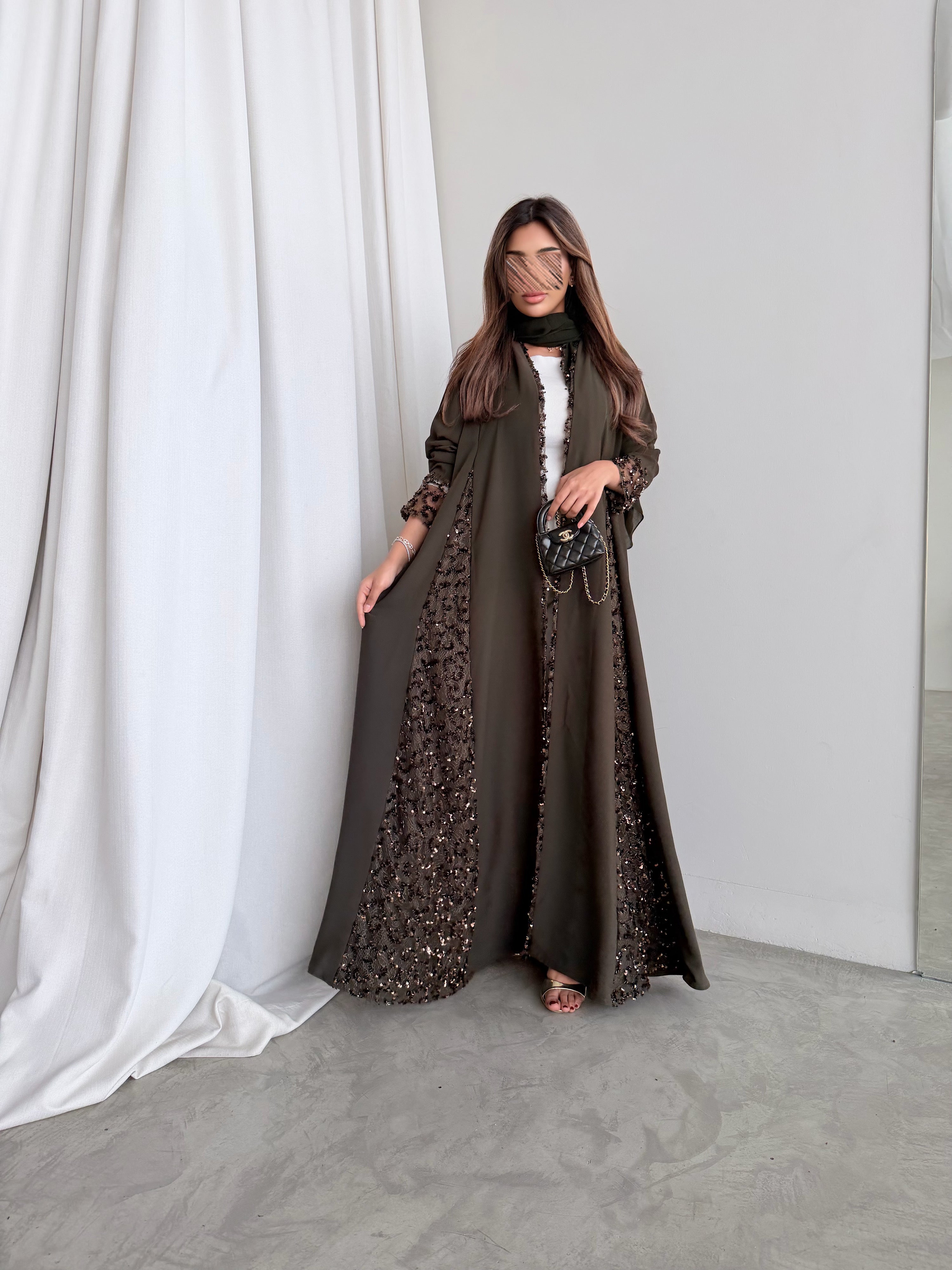 MWT2013 - عباية كريب زيتي مع تدخيله دانتيل زيتي - Aya