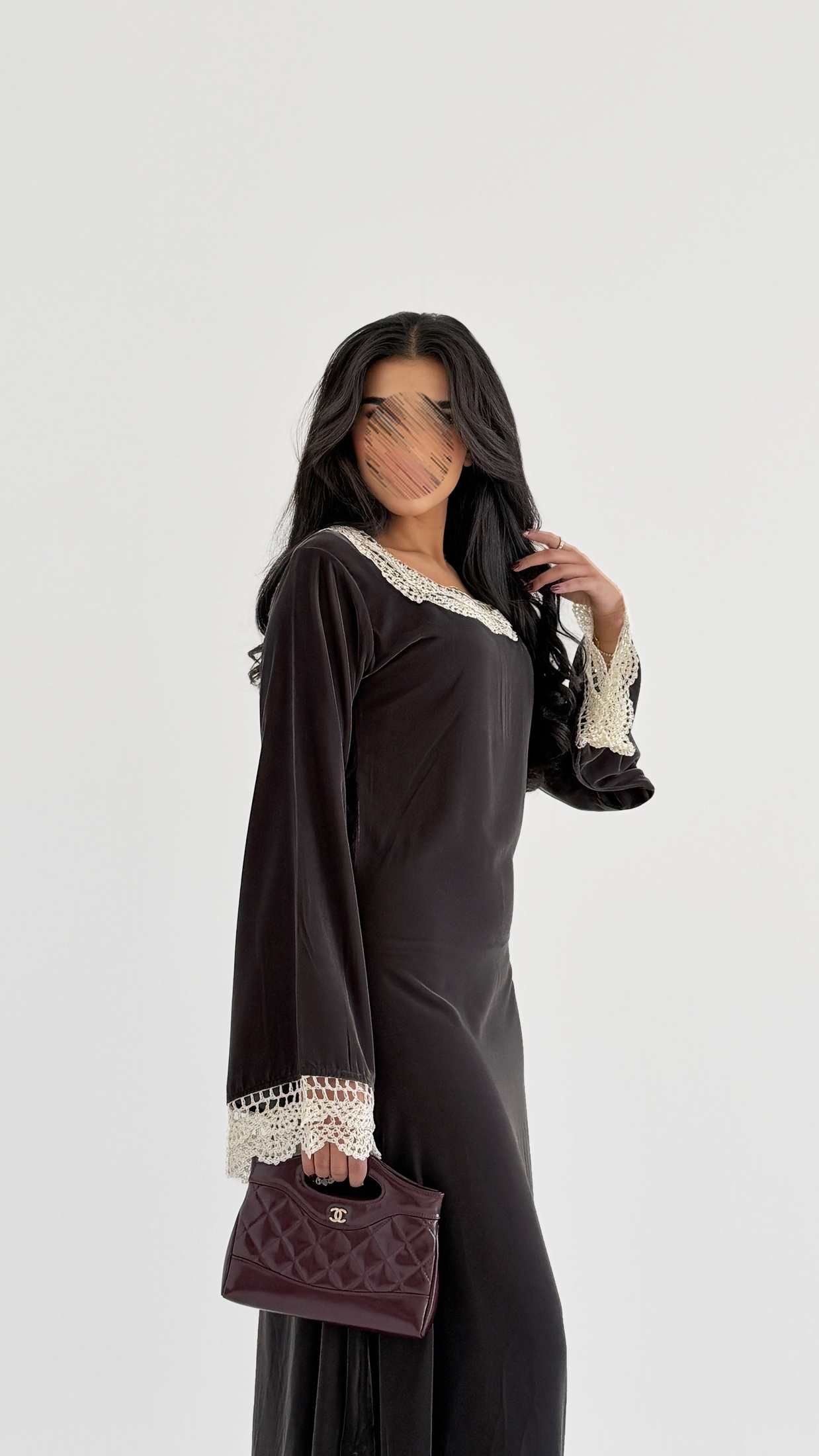 MWJ003 - جلابية مخمل ناعمة مع لمسة كروشية بيضاء راقية - Aya