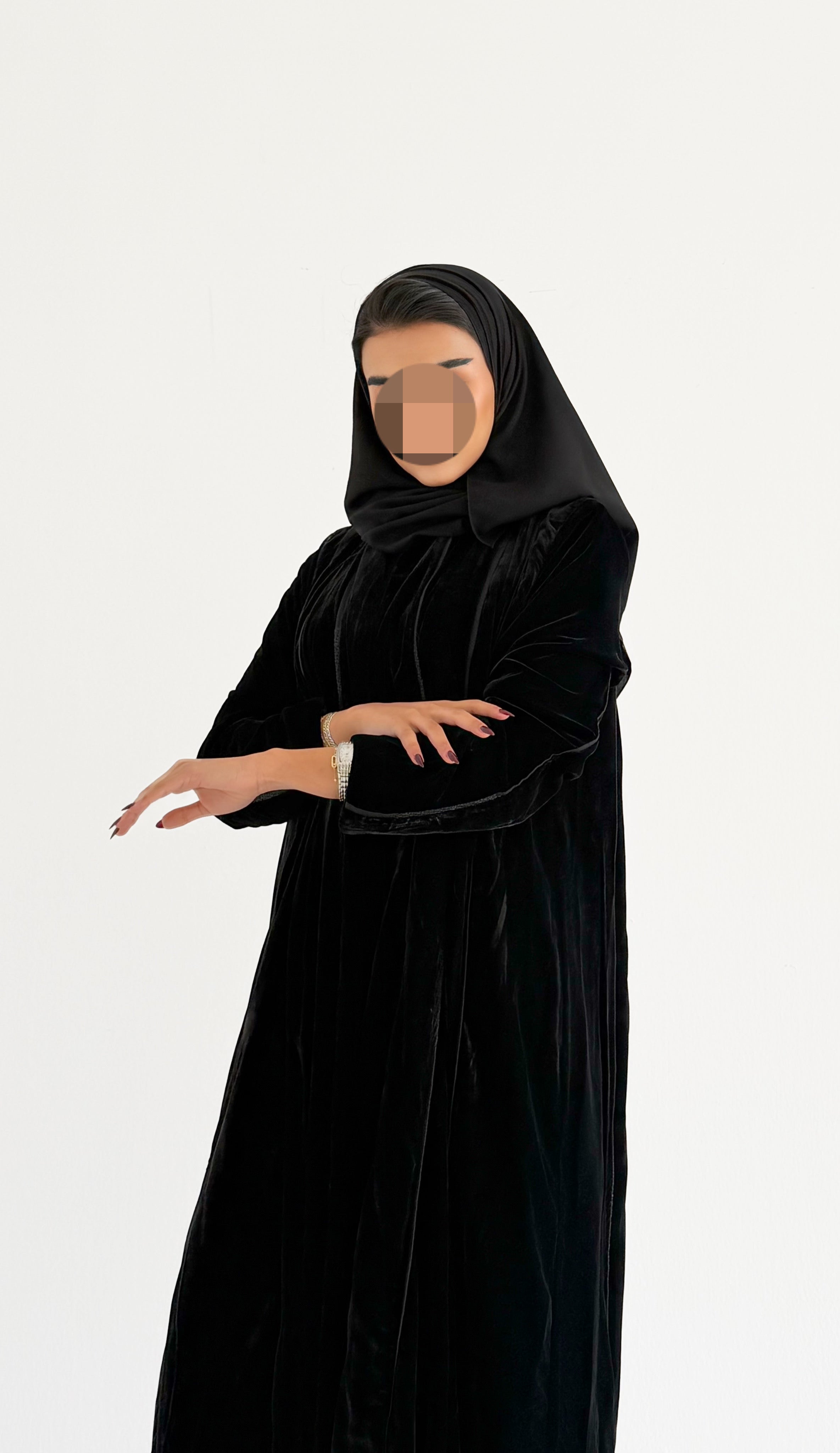 MWT666 - عباية مخمل اسود بخطوط اسود