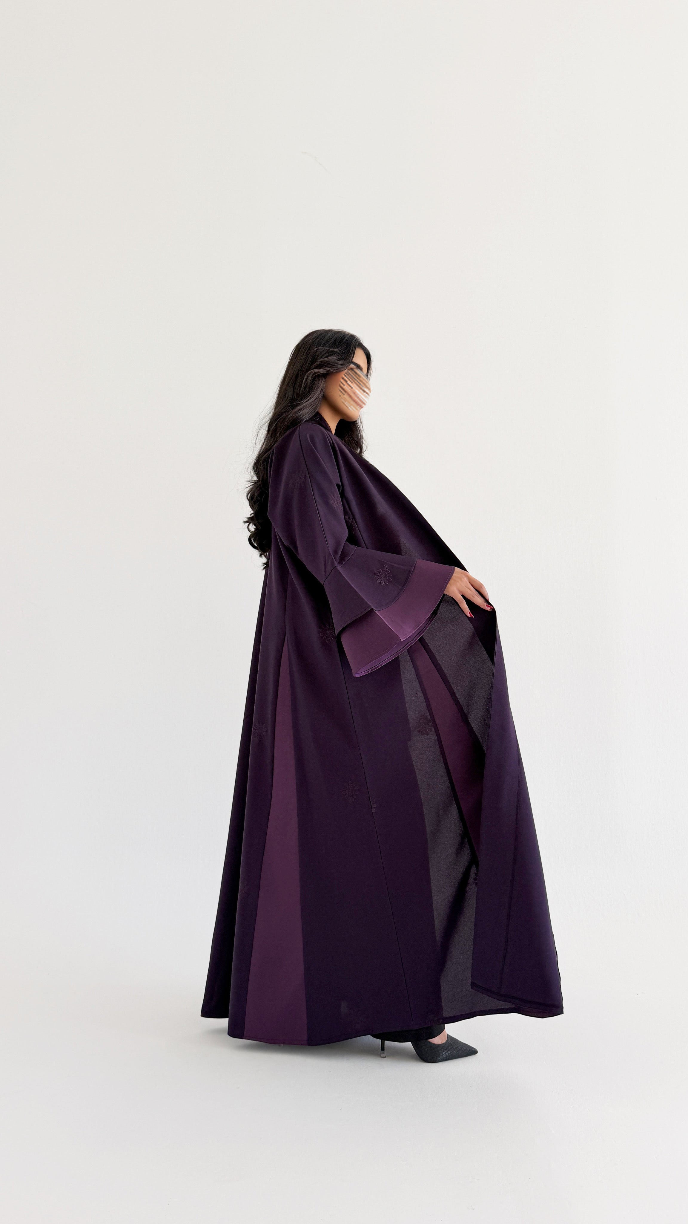 MWT1020 - عبايه بنفسجية بقصه جميله بالاكمام مع تطريز - Aya