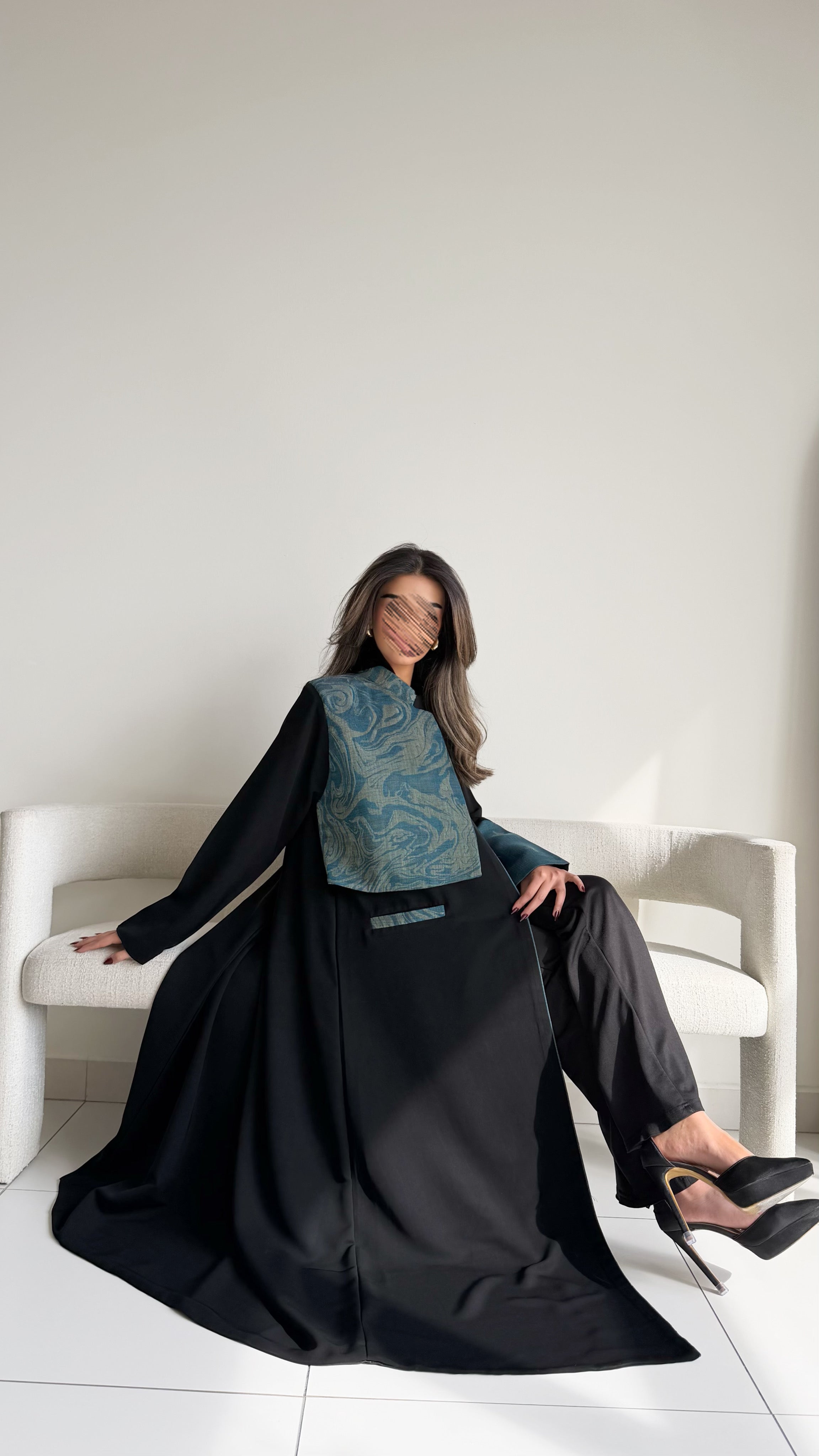 MW1783 - عباية بليزر سوداء بتدخيلة لنن هندي - Aya