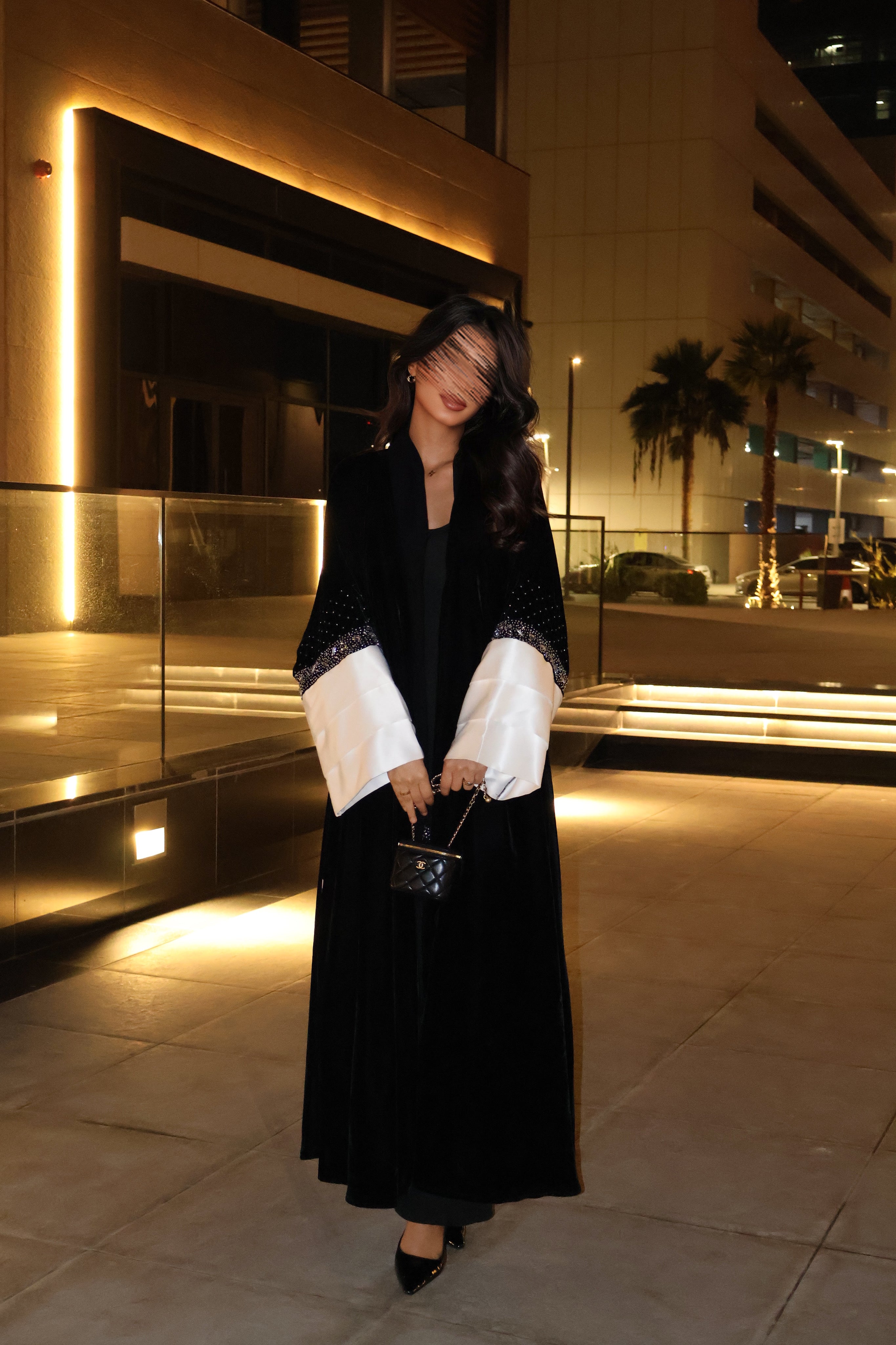 MW645 - Light Crepe Standing with Jacquard Half-Cloche