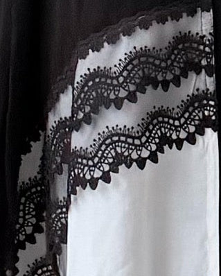 MW2134 - عبايه كريب ملكي مع اضافة قماش حرير بطريقة انيقة - Aya