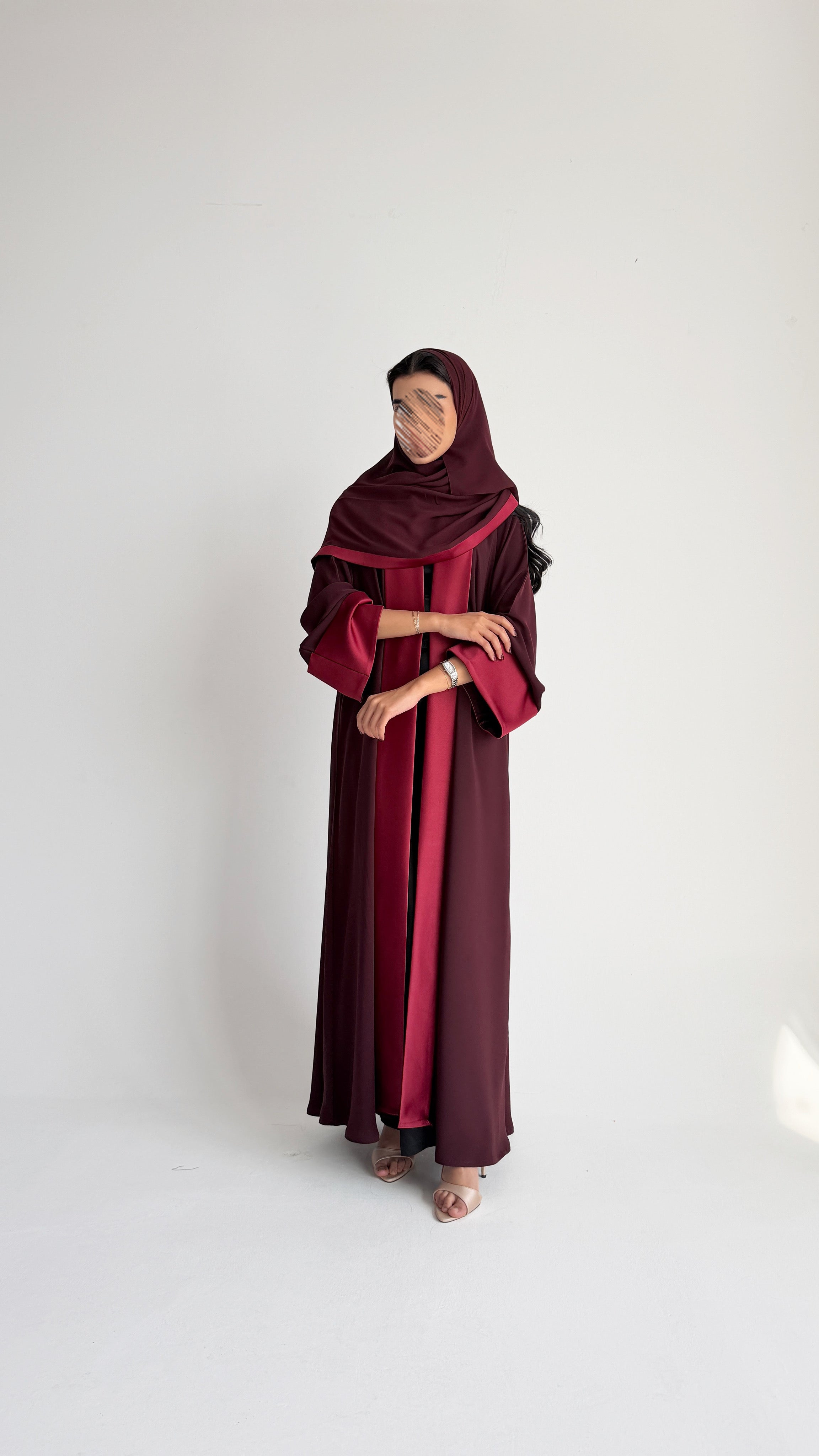 MWT1100 - عباية عنابي بتدخيله ساتان بالاكمام - Aya