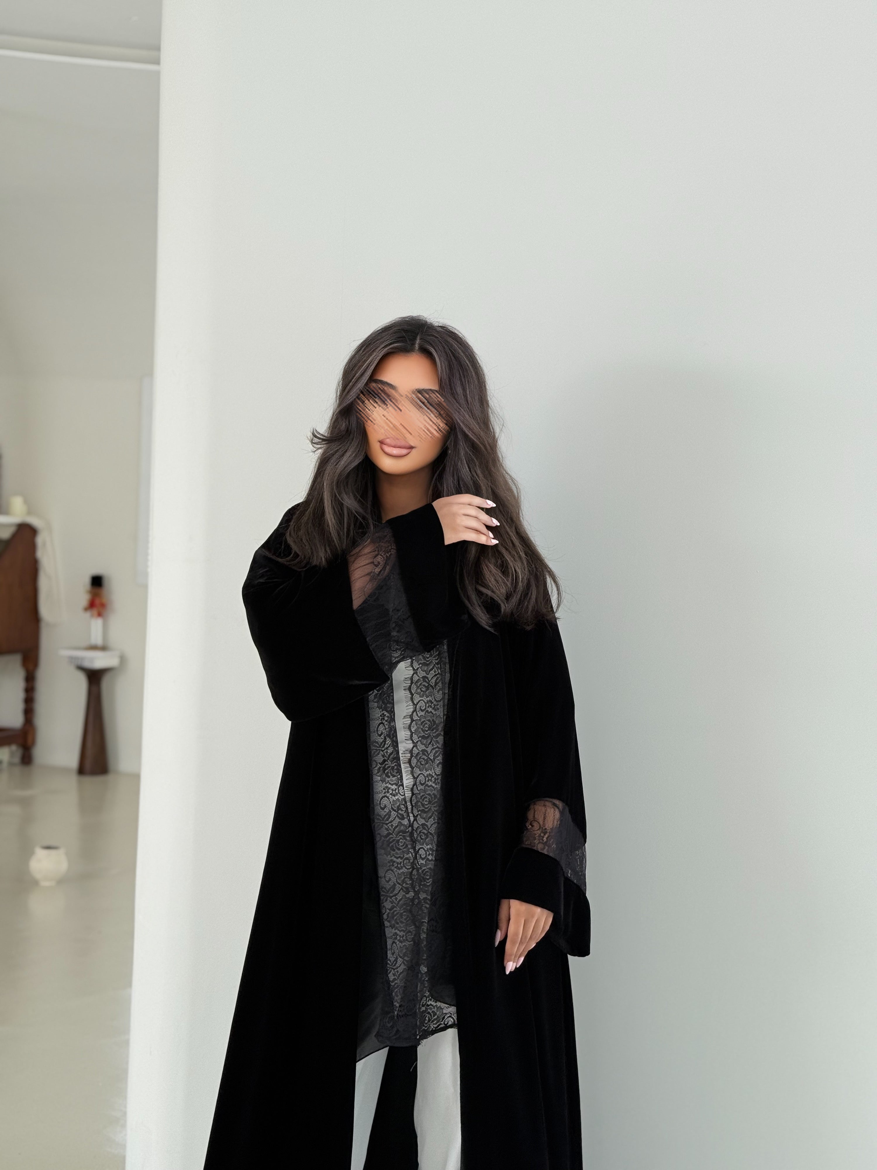 MW645 - Light Crepe Standing with Jacquard Half-Cloche