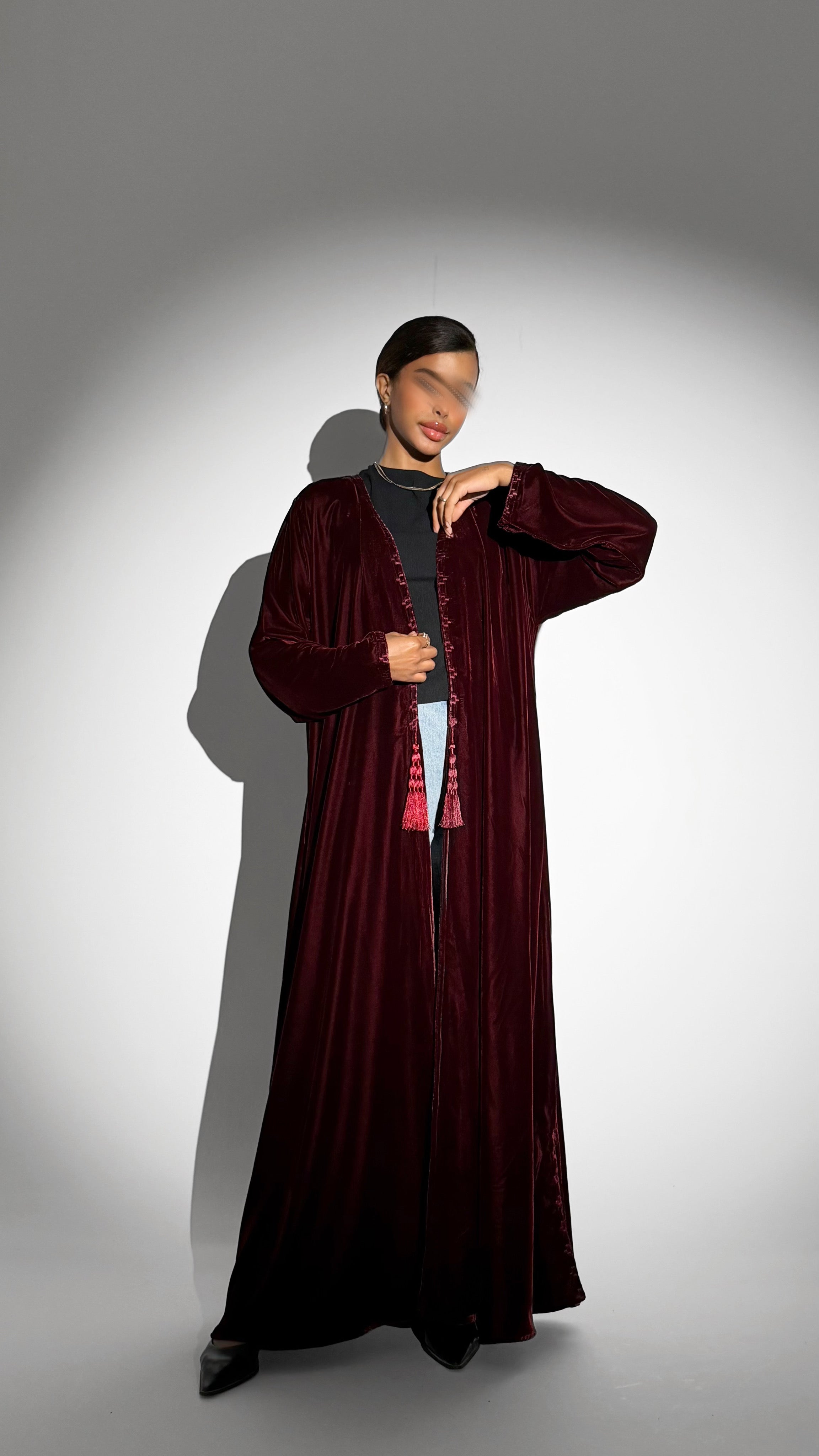 MWT868 - عباية مخمل تطريز