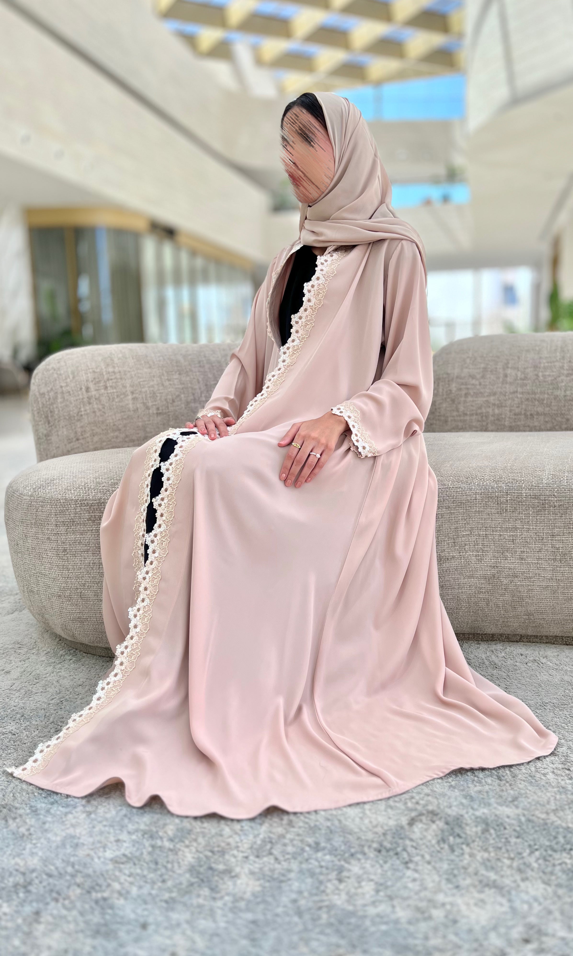 MW1723 - عباية كريب باردة مع تطريز - Aya