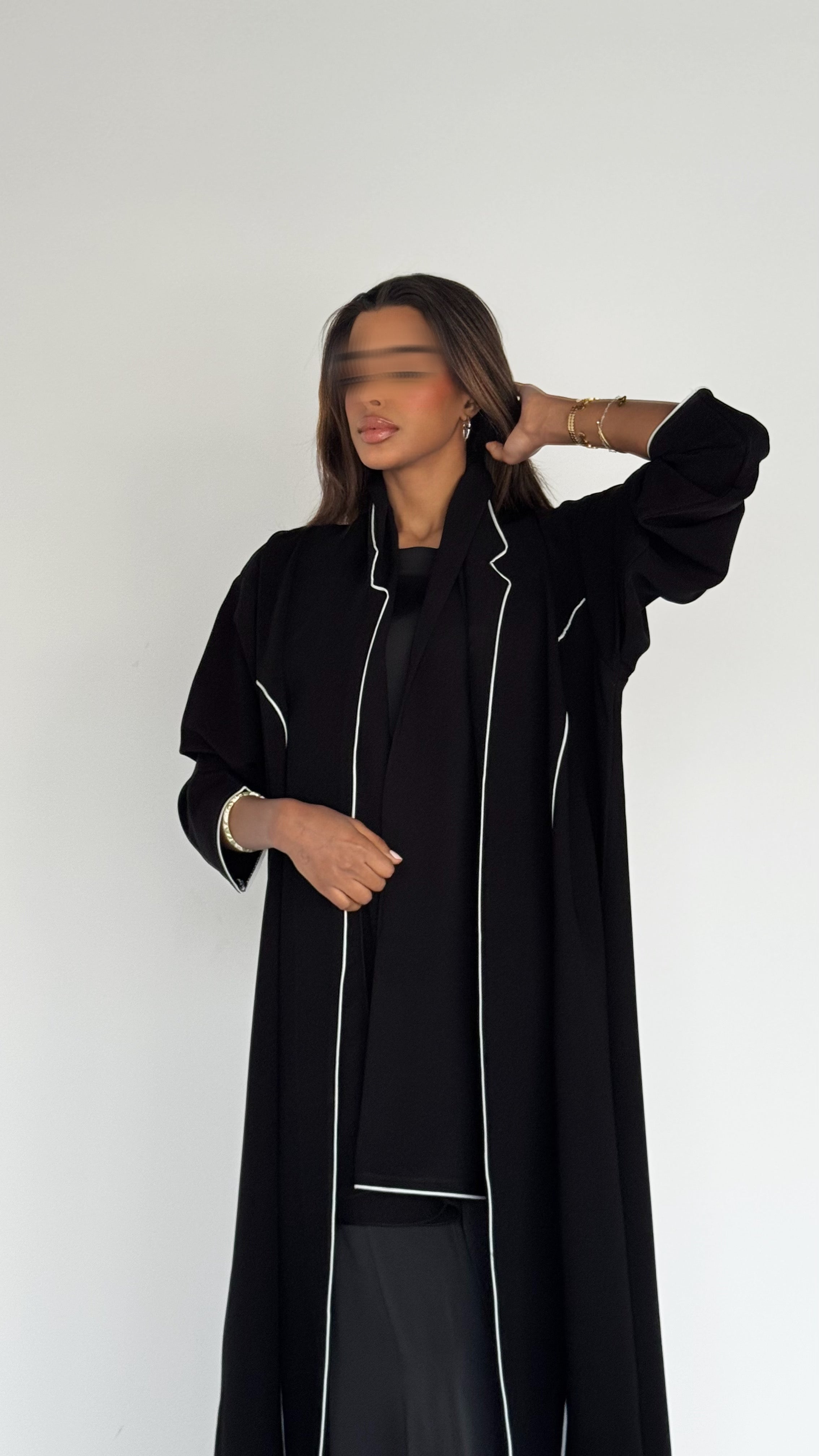 MW1746 - عباية اسود مع اضافة تحديد قيطان - Aya