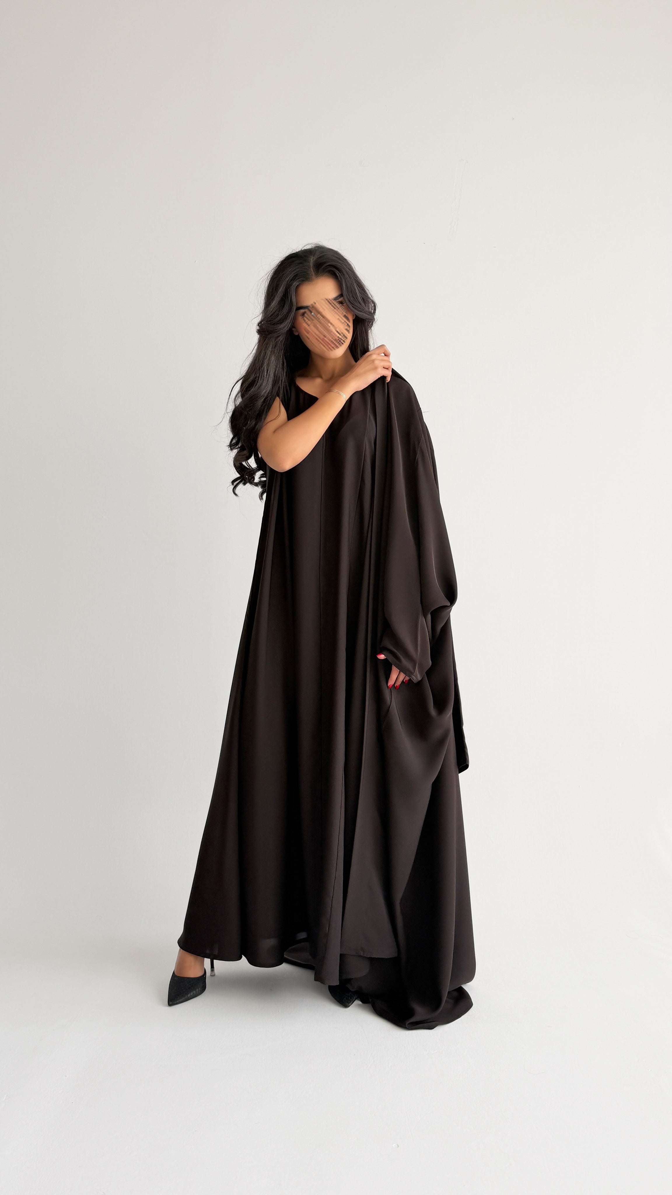 MW2077 - عباية كريب حرير قصه بشت مع اضافة فستان داخلي - Aya