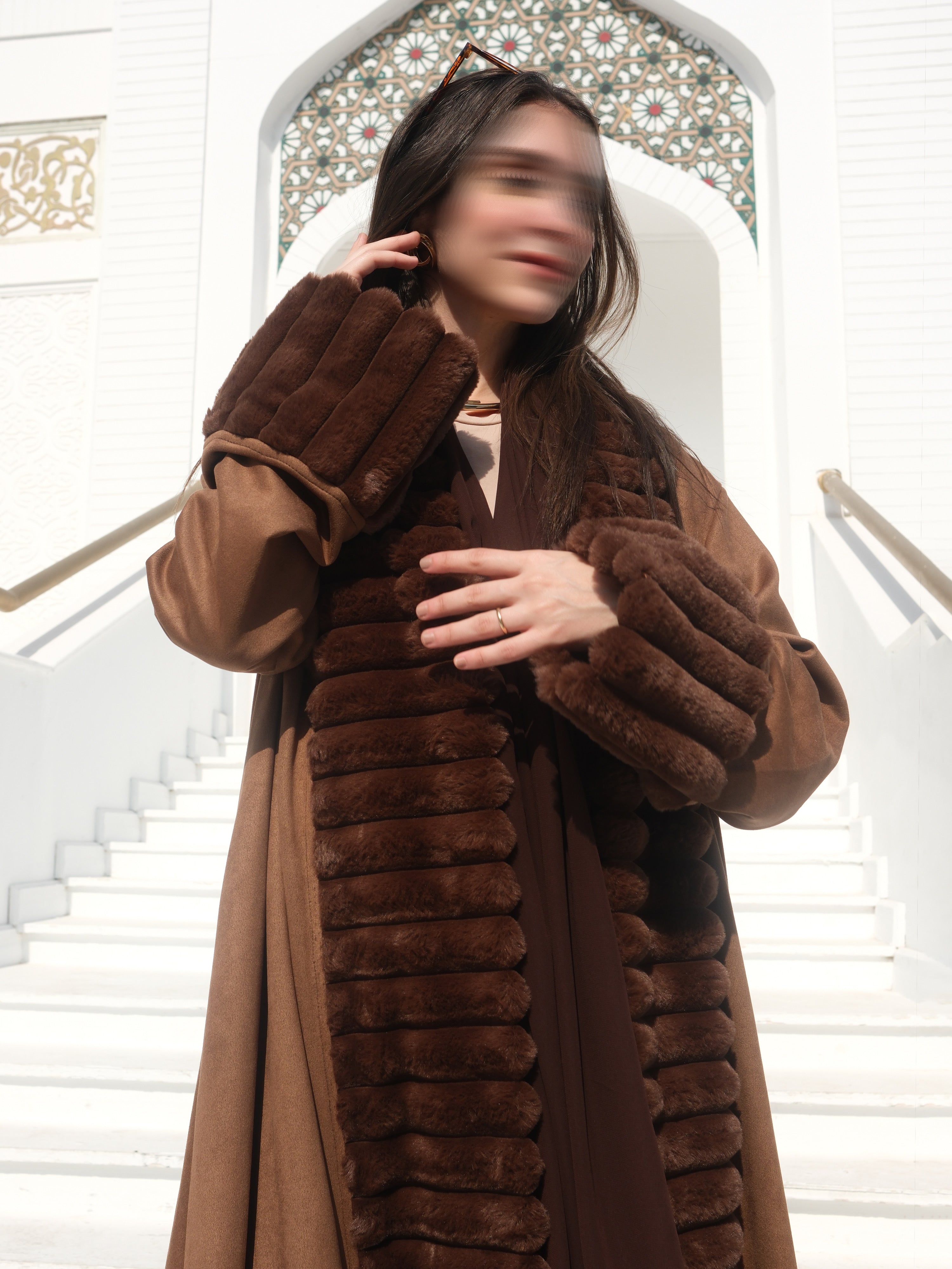 MW1804 - عباية شامواه مع تدخيلة فرو