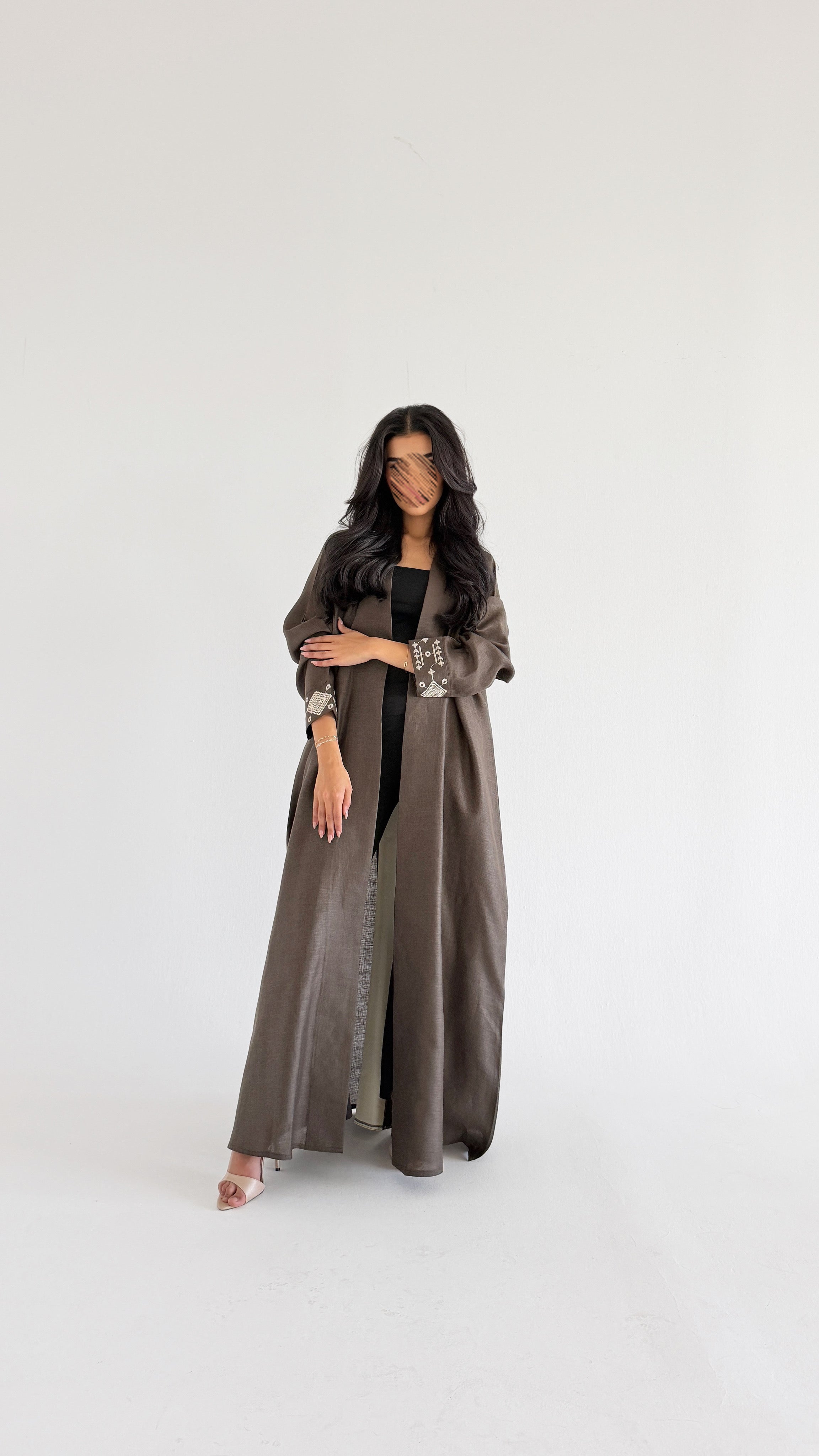 MWT1112 - عبايه لنن تطريز مع تدخيلة شانتون - Aya