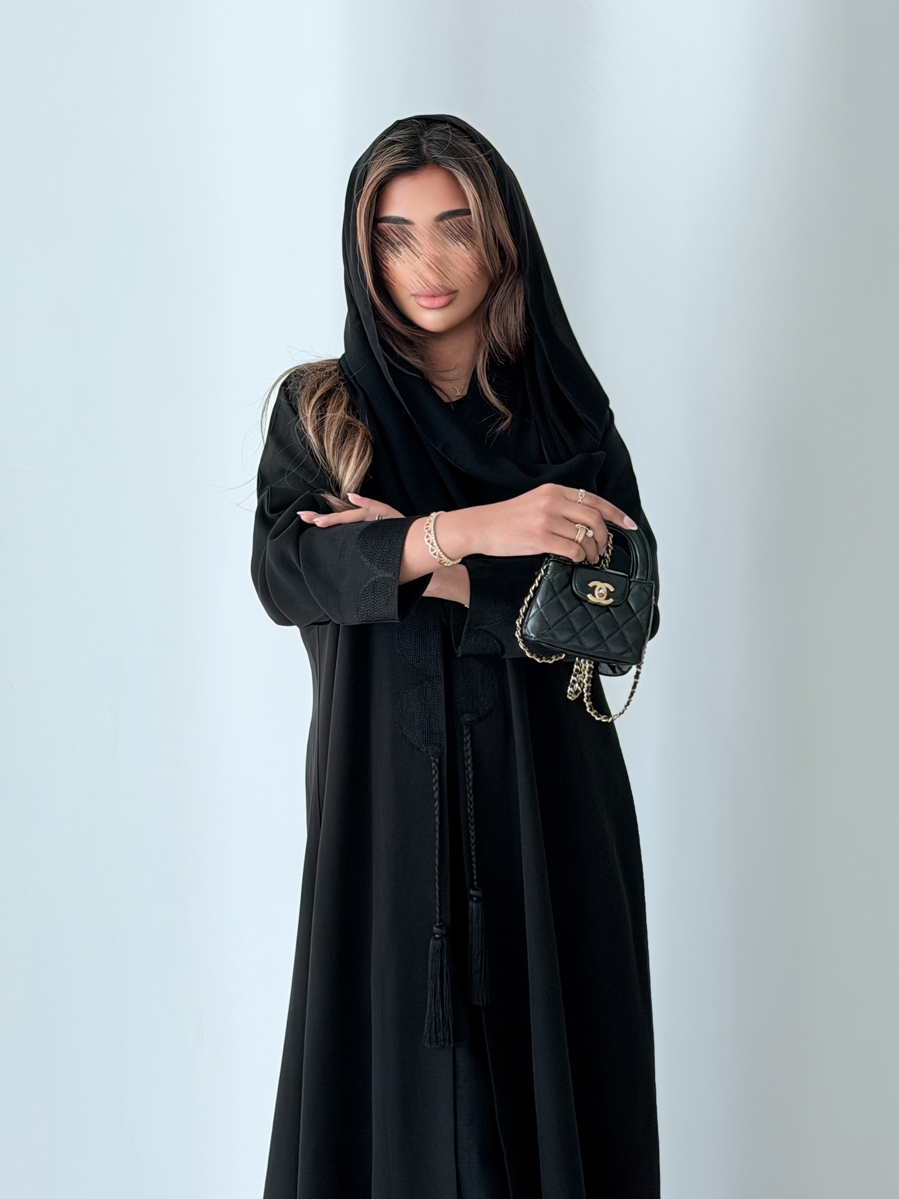 MWT1171 - عباية بتطريز اسود بالامام - Aya
