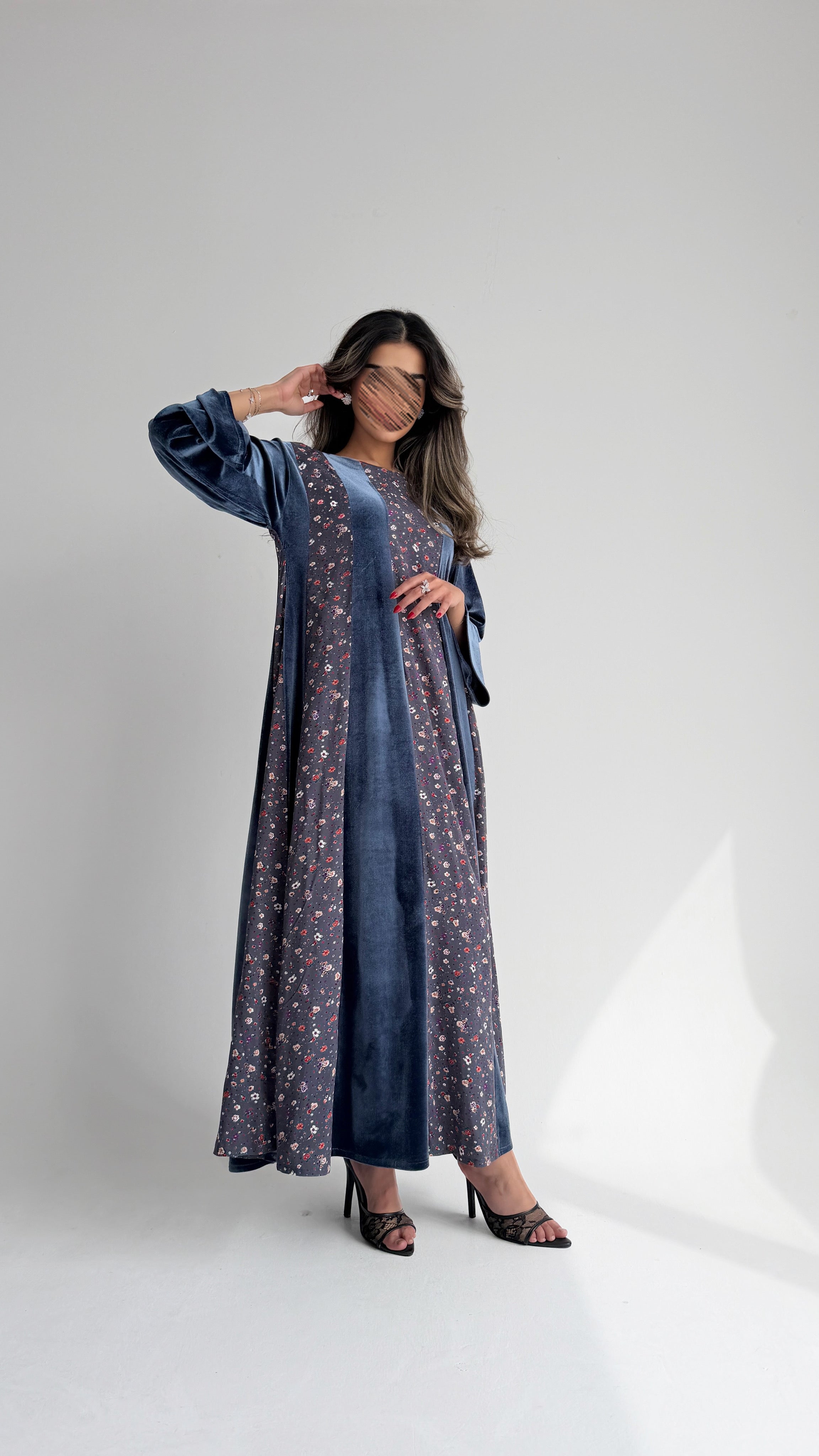 MWJ005 - جلابية مخمل بتصميم عصري مع إضافات لنن مشجّر - Aya