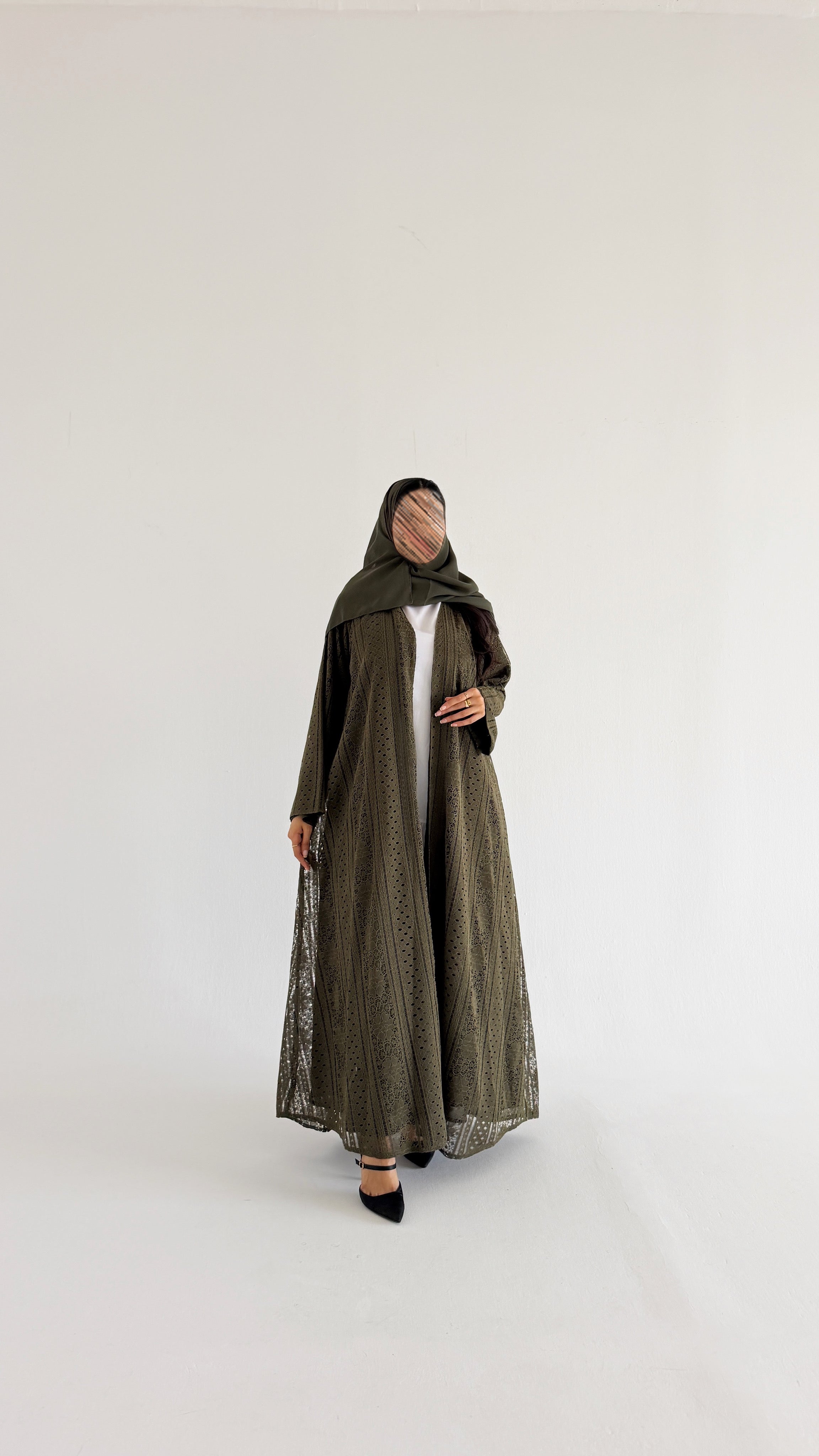 MW2157 -عباية دانتيل مبطن نص كلوش راقيه وحصرية - Aya