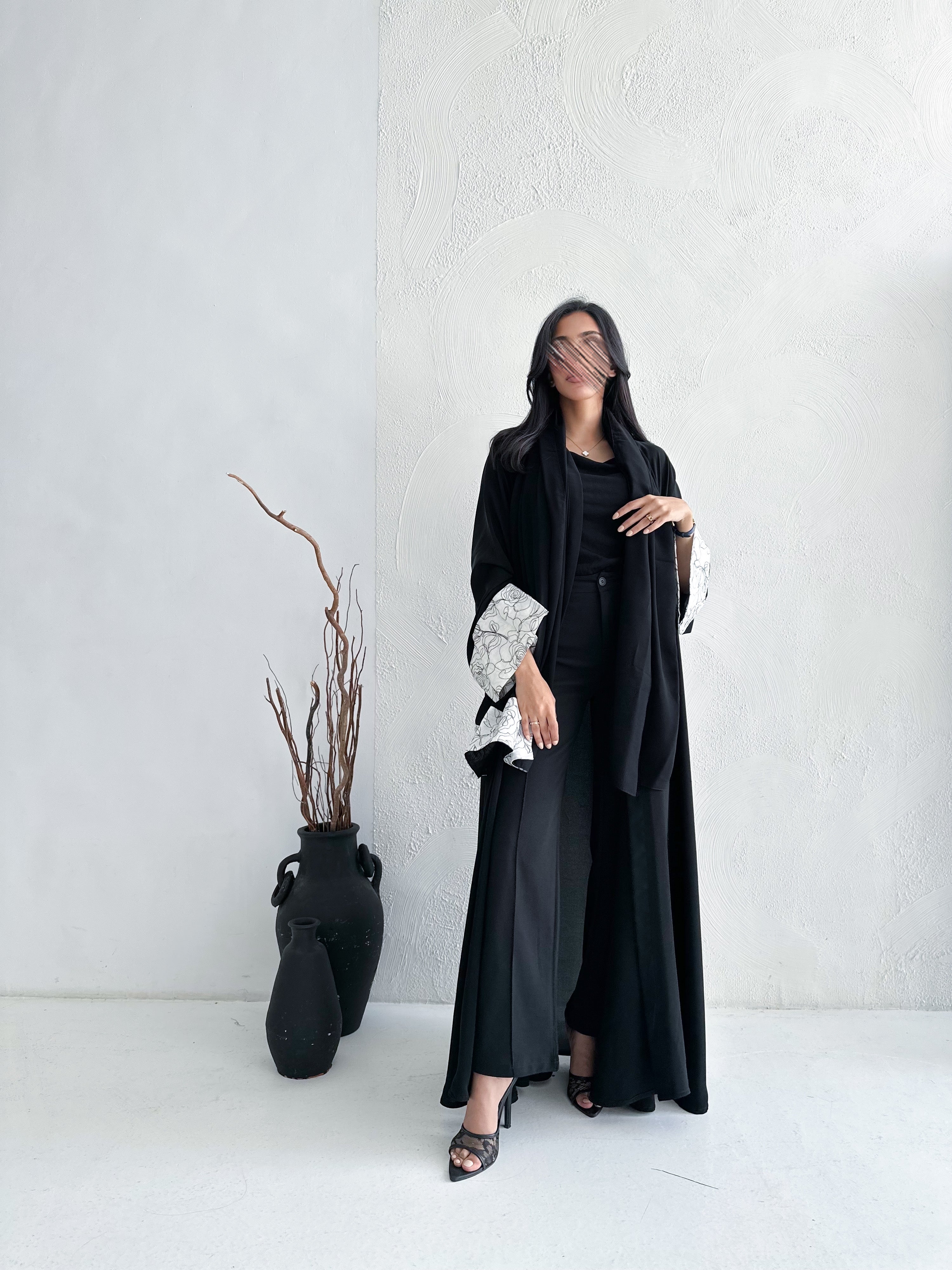 MW1431 -عباية من الكريب الناعم مع أكمام من اللينن المطرز - Aya