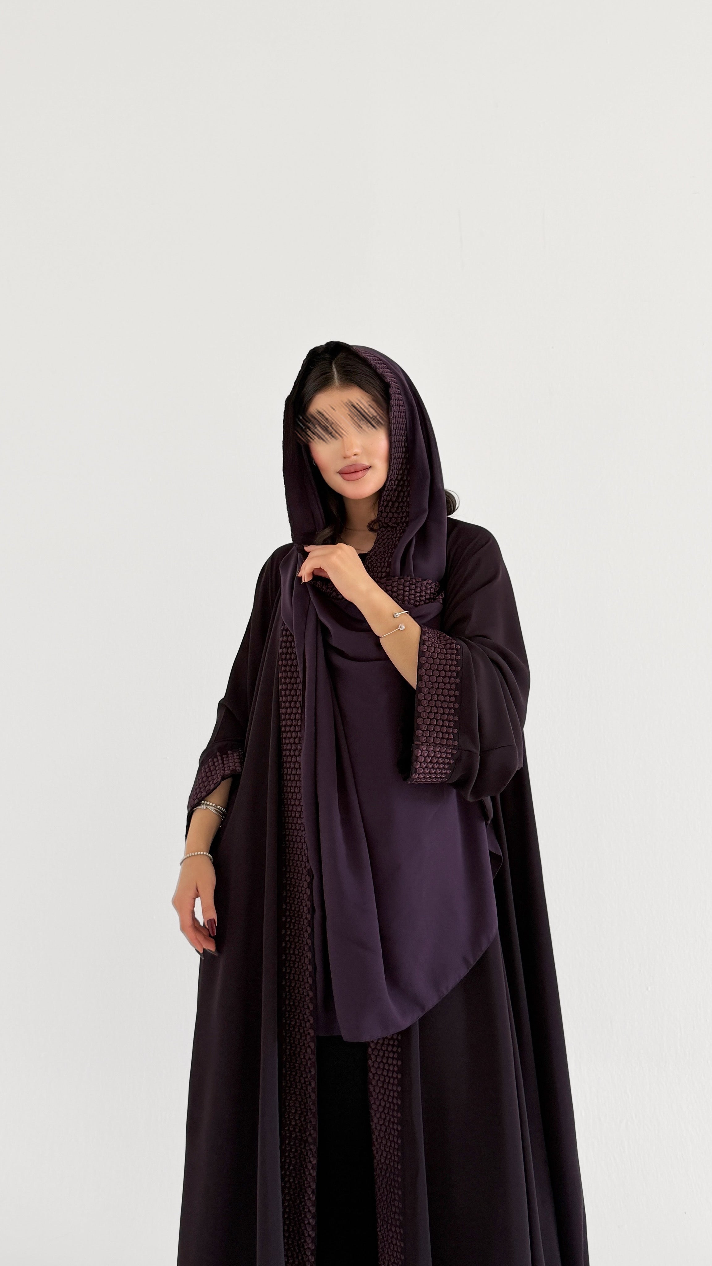 MW2020 - عباية تربل كلوش بتطريز بالامام والاكمام - Aya