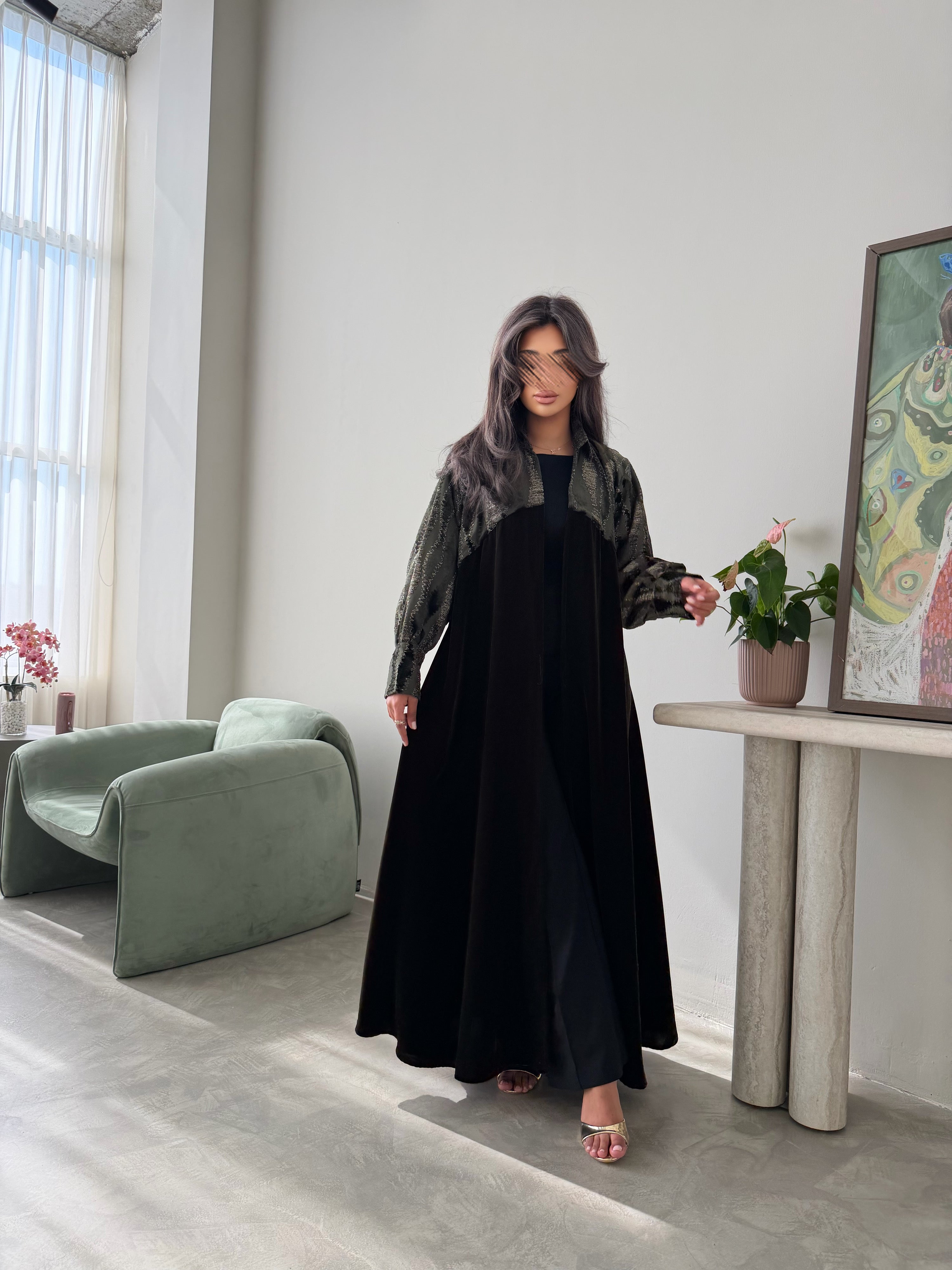 MW645 - Light Crepe Standing with Jacquard Half-Cloche