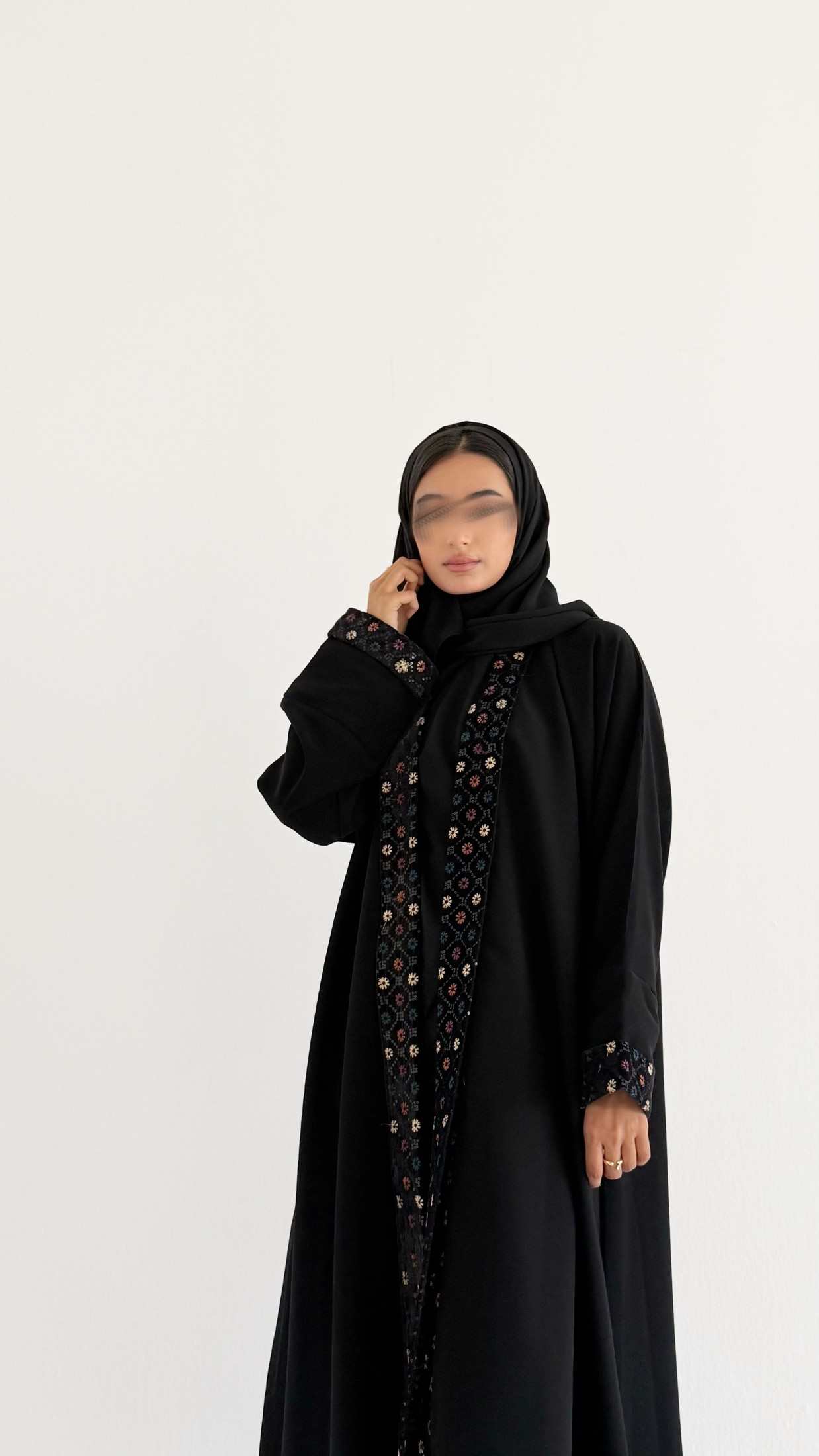 MW1820 - عباية روشن اصلي باضافة تطريز و اكمام المخمل - Aya