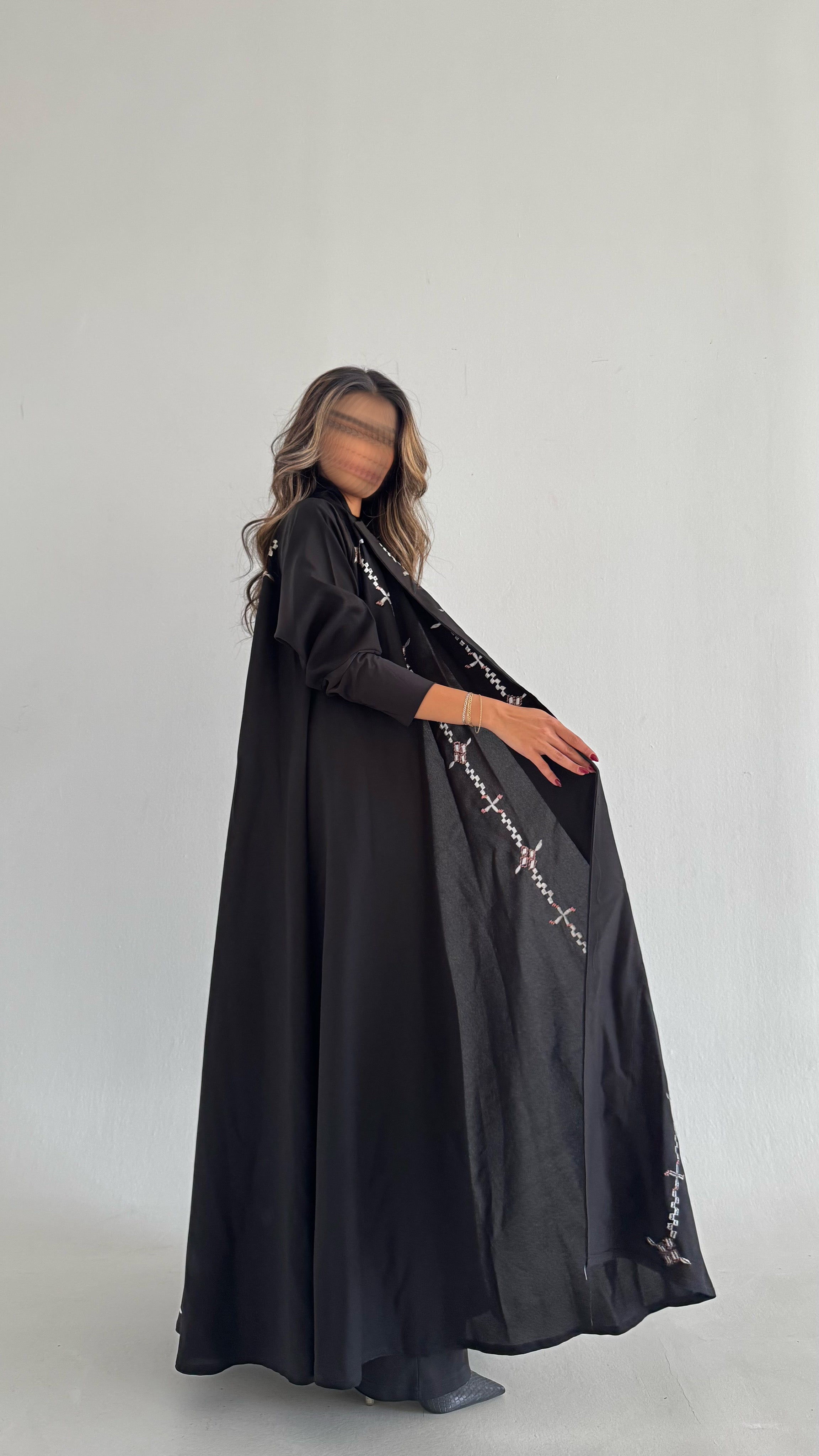 MWT640 - عباية اسود تطريز - Aya