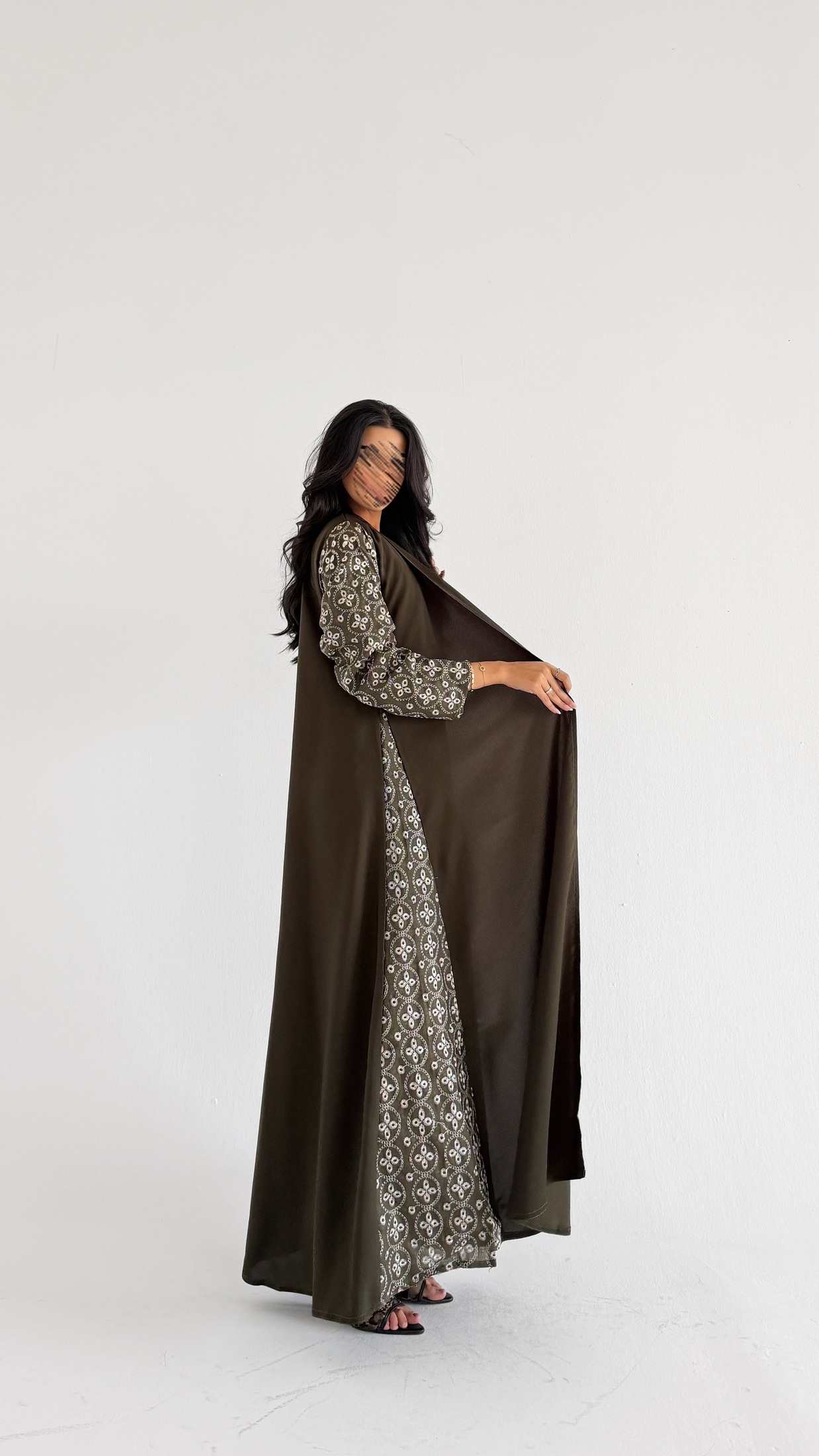 MWT765 - Navy Velvet Abaya