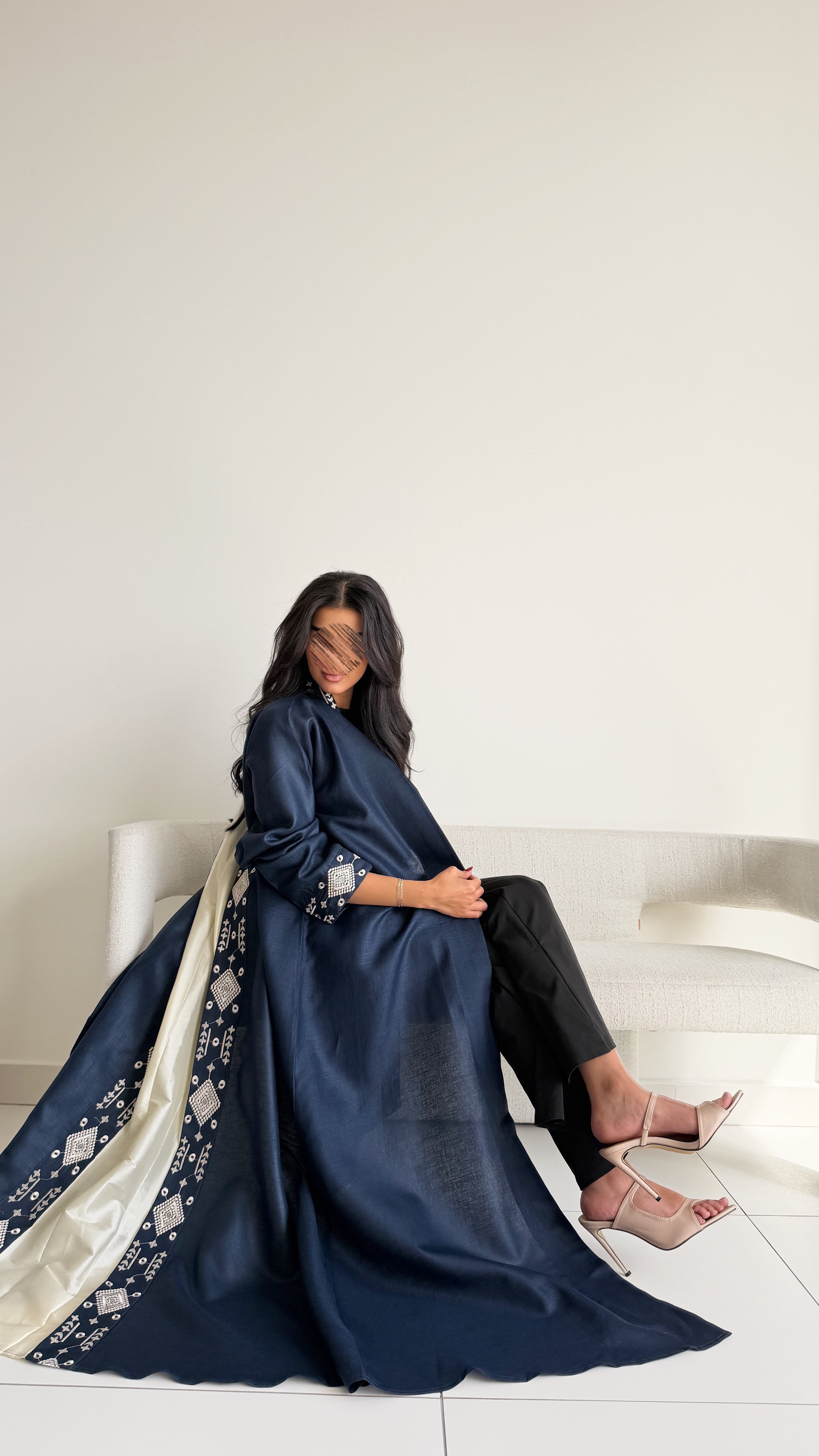 MWT1028 - عبايه لنن تطريز مع تدخيلة شانتون - Aya