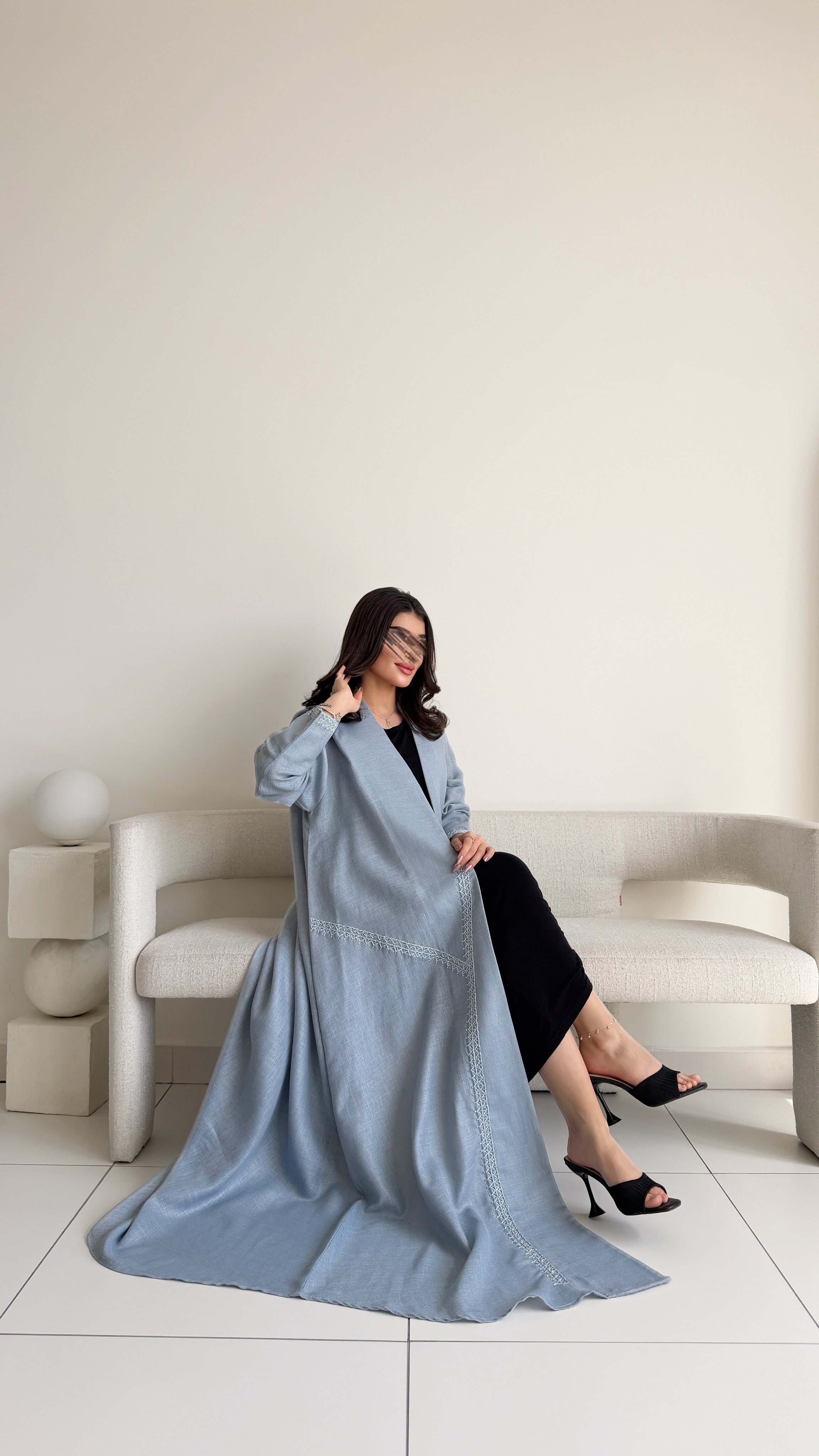 MW2125 - عباية لينن أنيقة بقصّة هينك عصرية - Aya