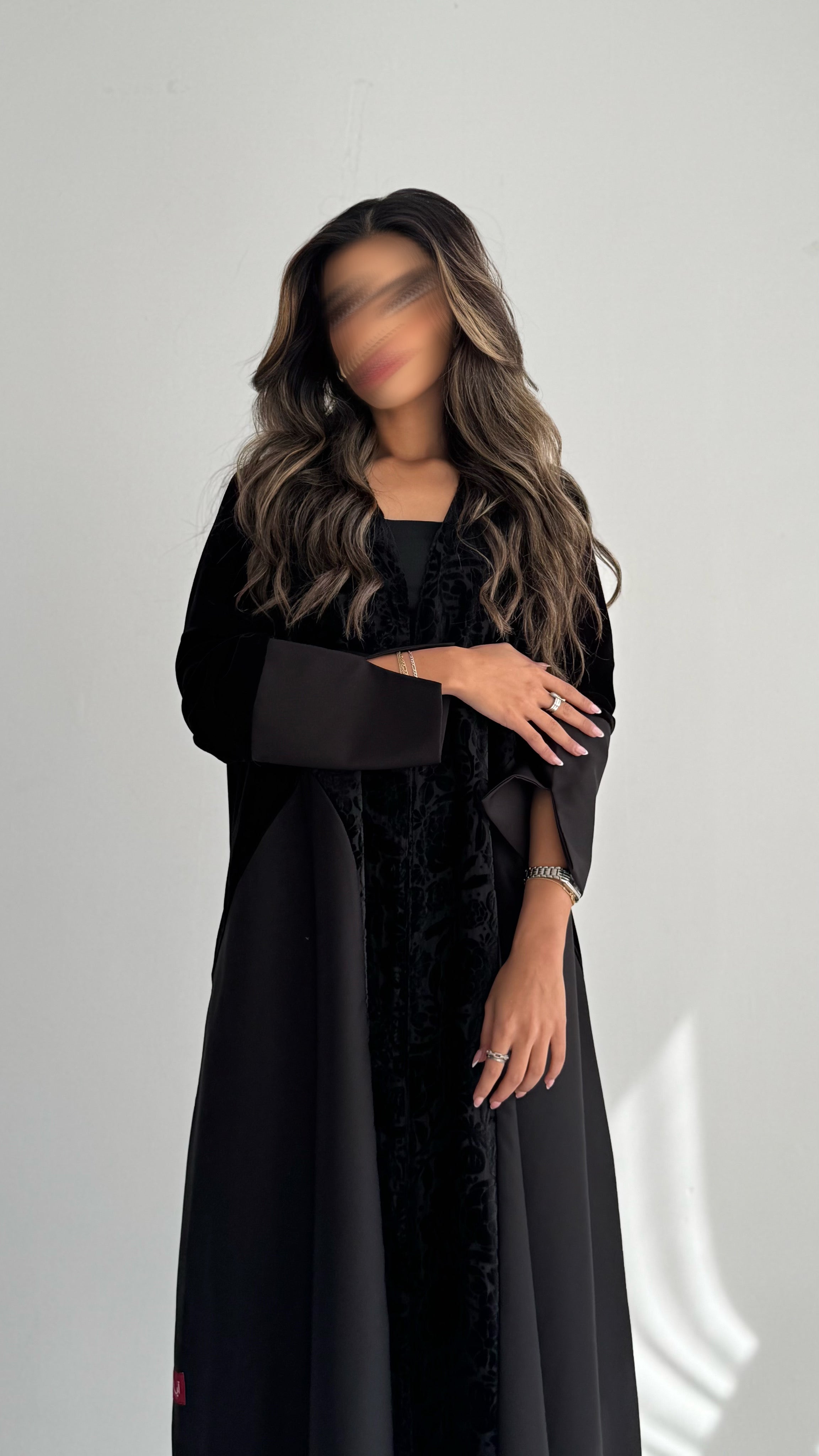 MWT694 - عباية اسود مخمل وردات - Aya