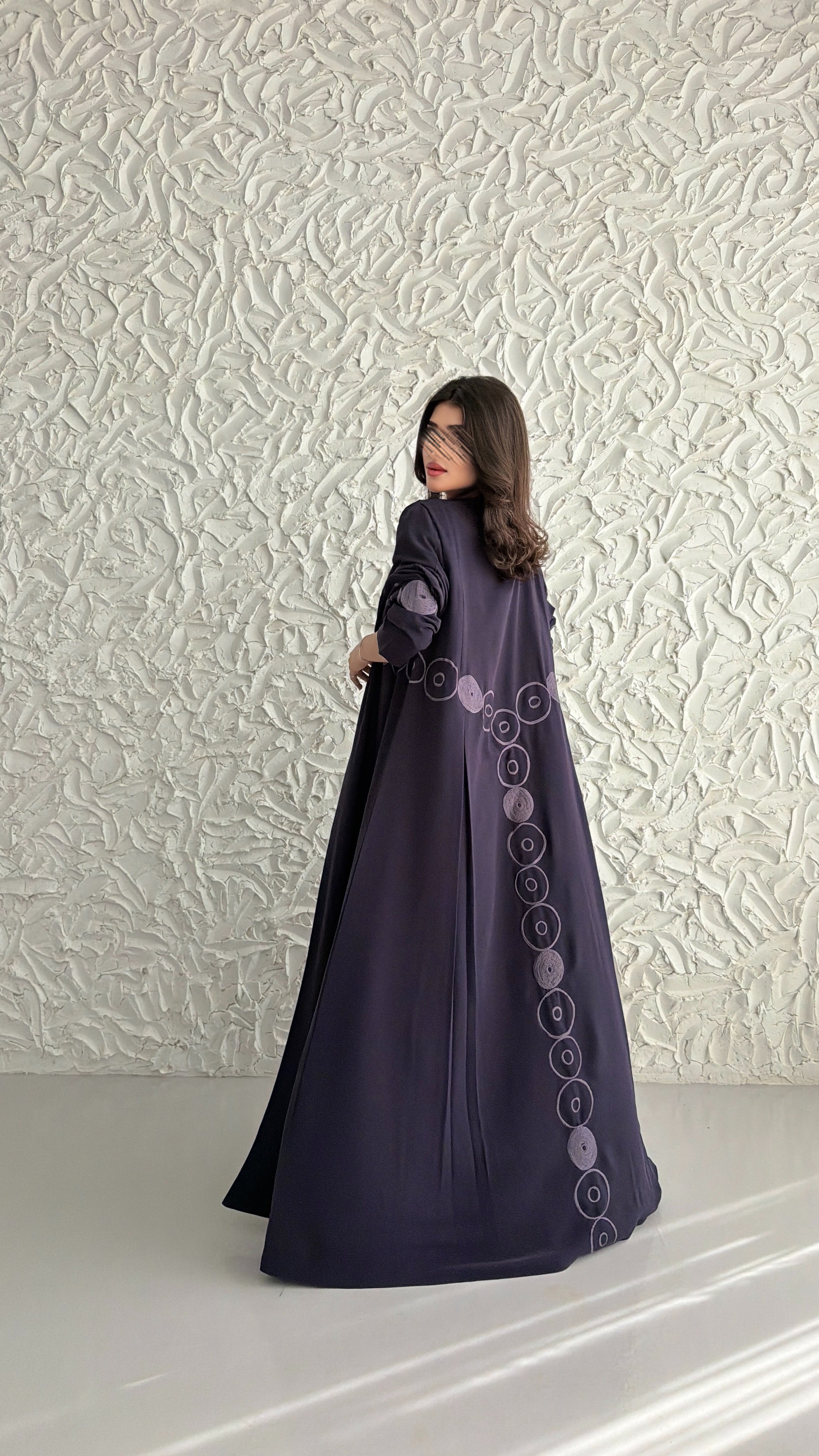 MW2067 - عباية بليزر تطريز في الامام والاكمام - Aya