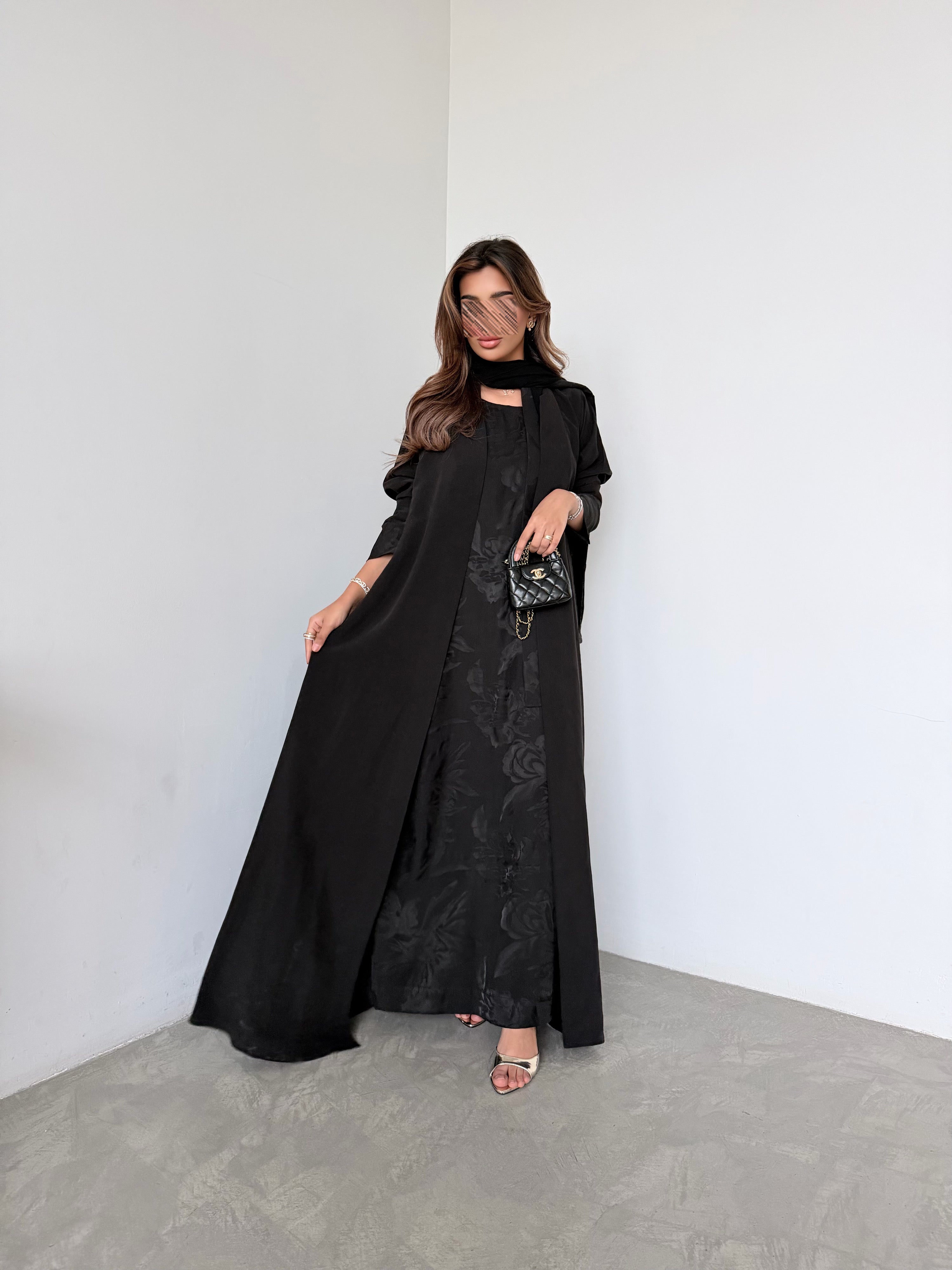 MWT5067 - عباية سوداء مع فستان داخلي أسود مورّد أنيق - Aya