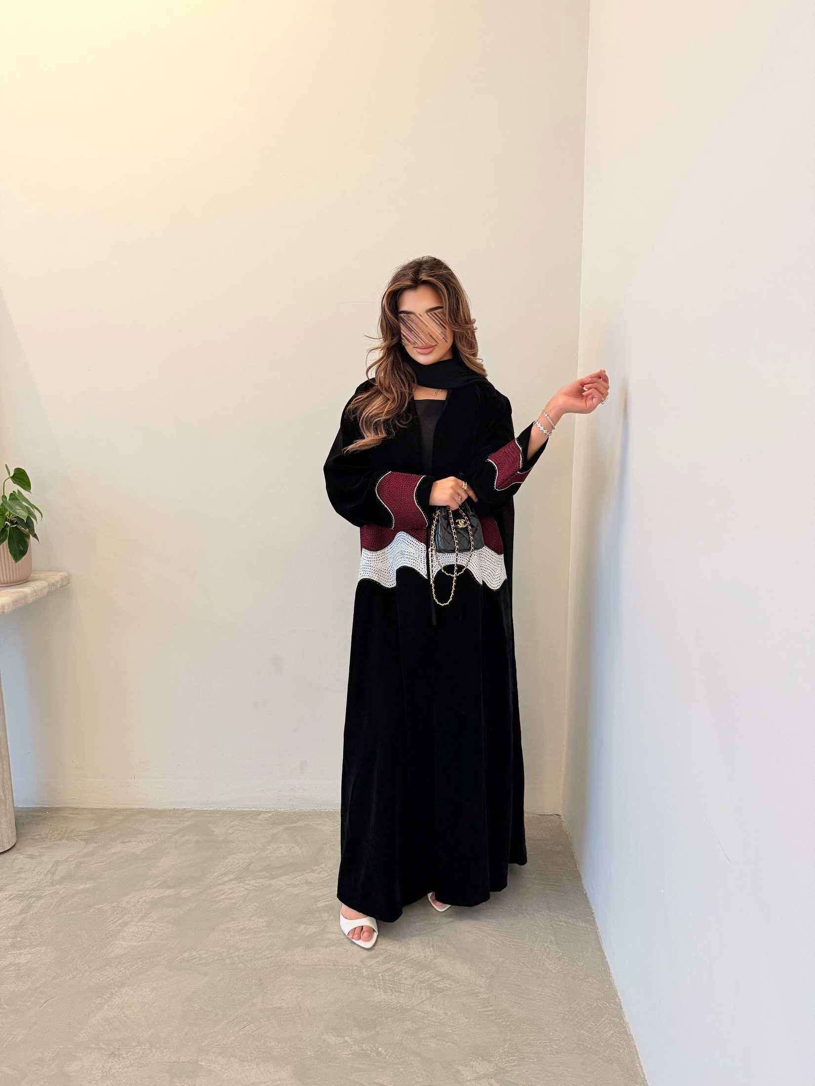 MW1790 - عباية مخمل شغل هاري مع كرستال - Aya