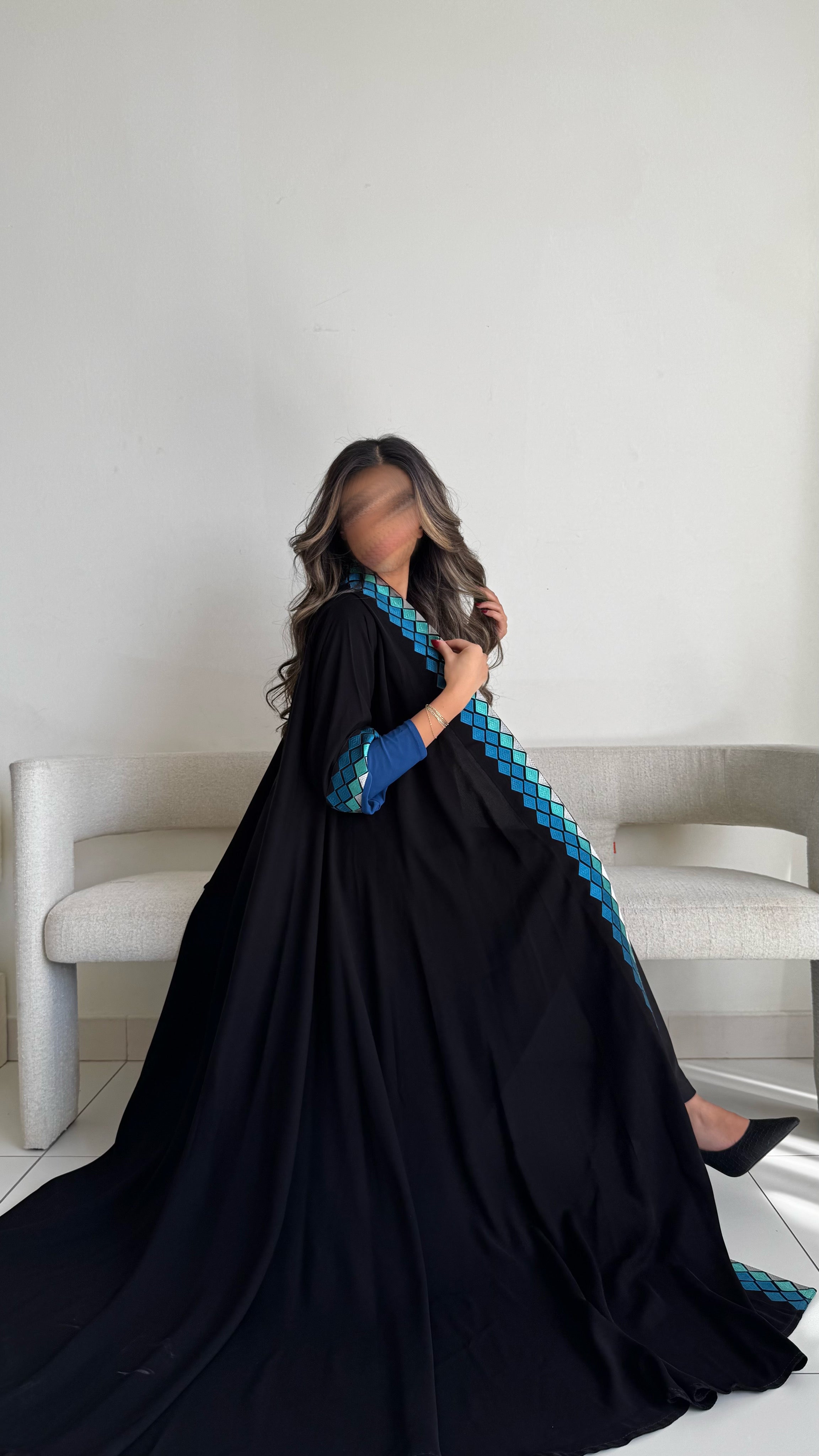 MWT496 - عباية سودا بتطريز أزرق - Aya