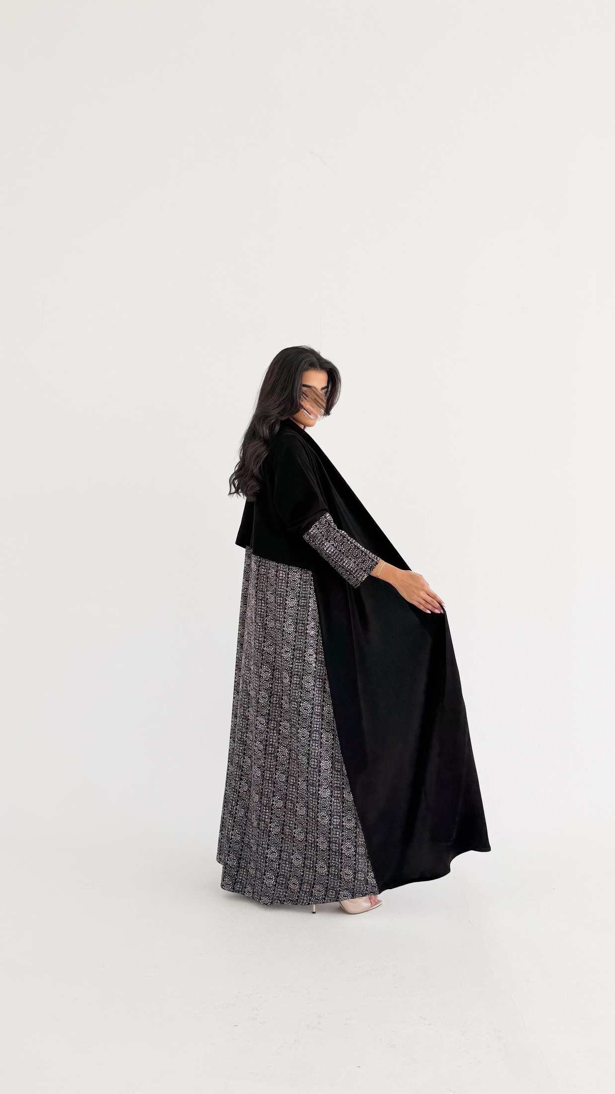 MWT797 - عبايه اسود بتطريز ابيض واسود - Aya