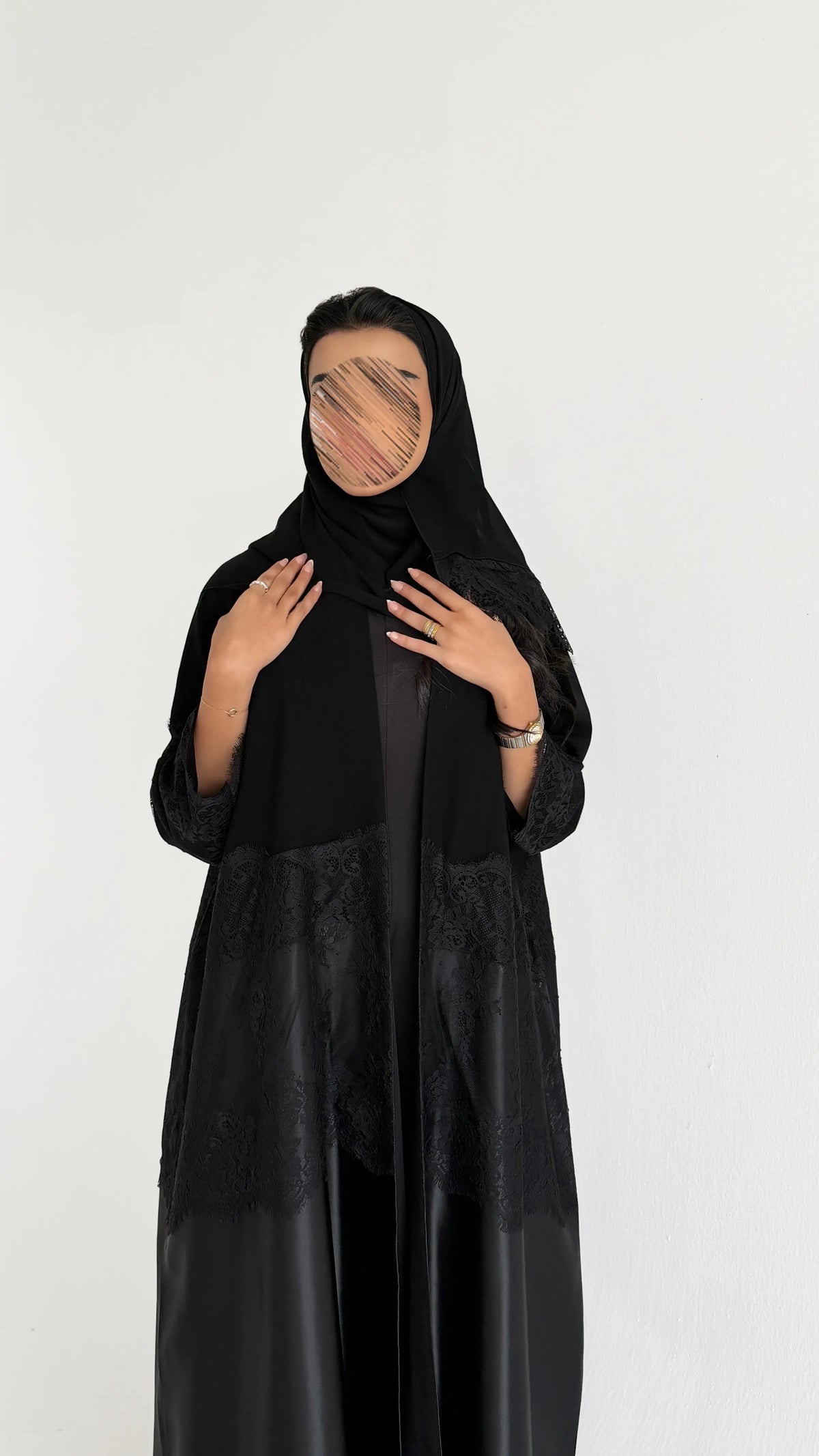 MW456 - عباية سوداء واقفة رسمية بتدخيلة دانتيل