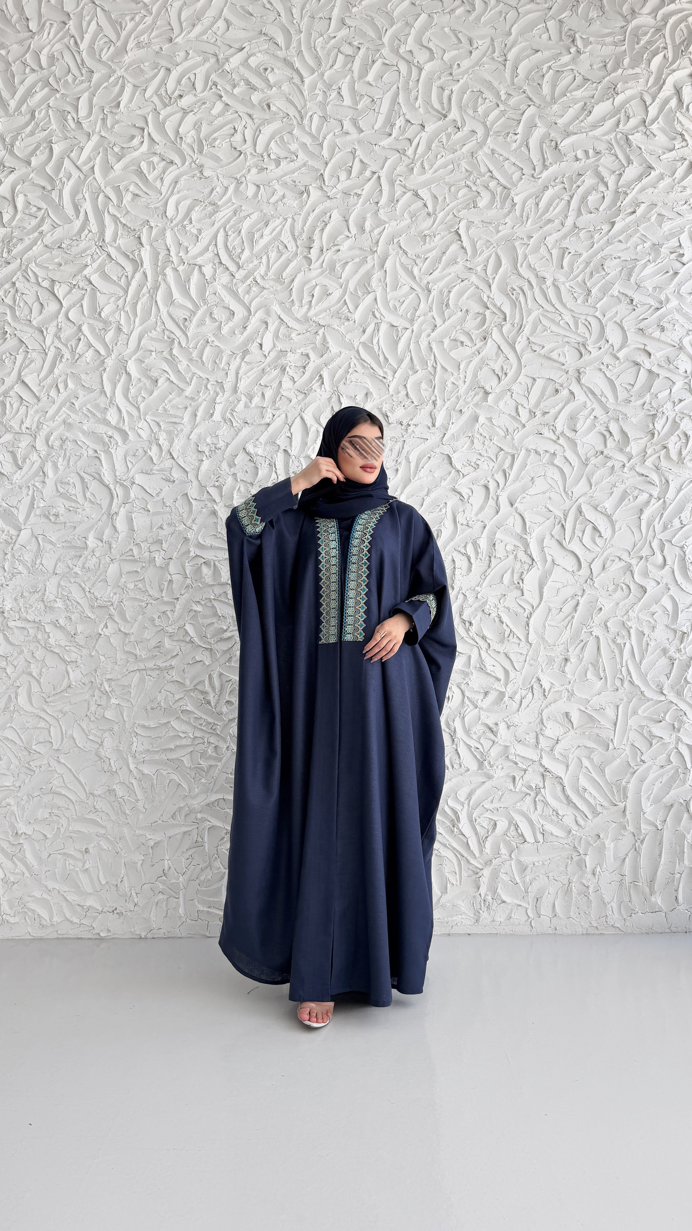 MWT5033 - عباية لينن كحلي مع كلفة تطريز قصة نص بشت - Aya