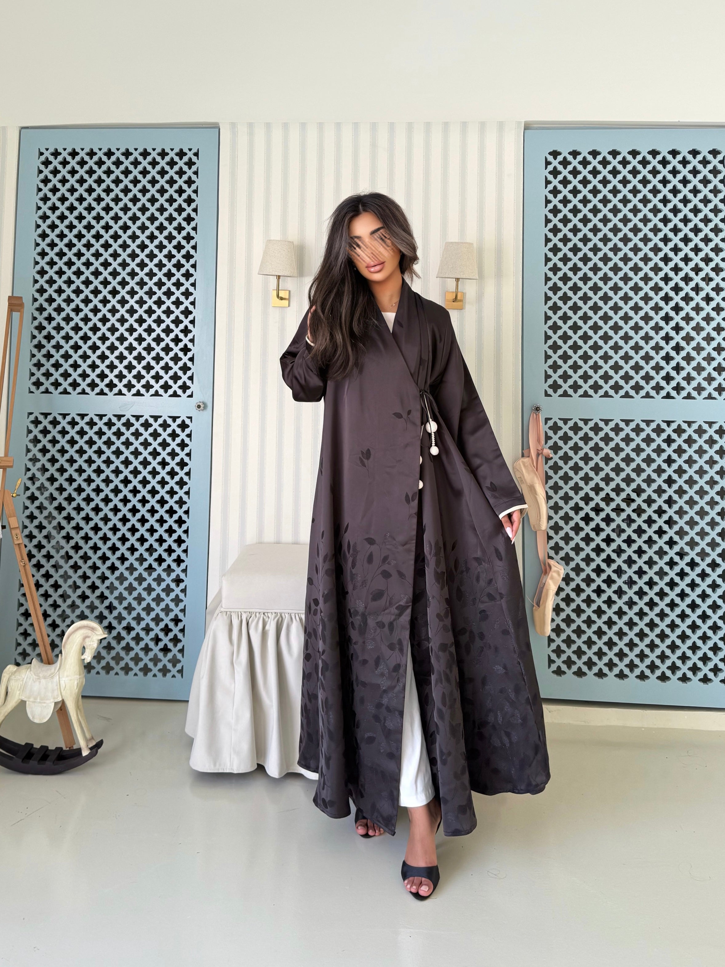 MW645 - Light Crepe Standing with Jacquard Half-Cloche