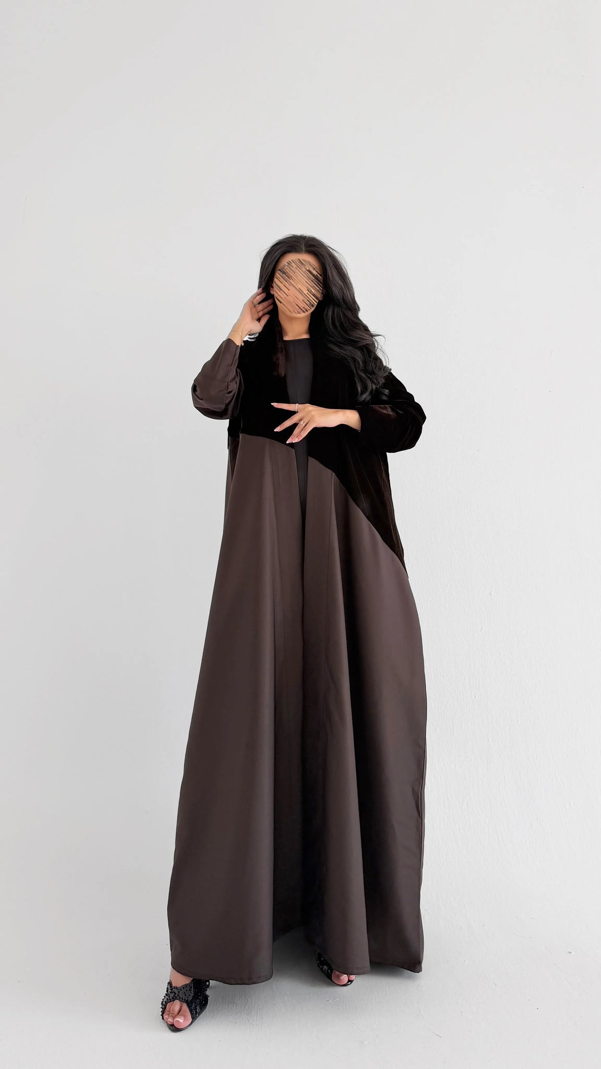 MWT2178 - عبايه مخمل بني مع قماش تفته