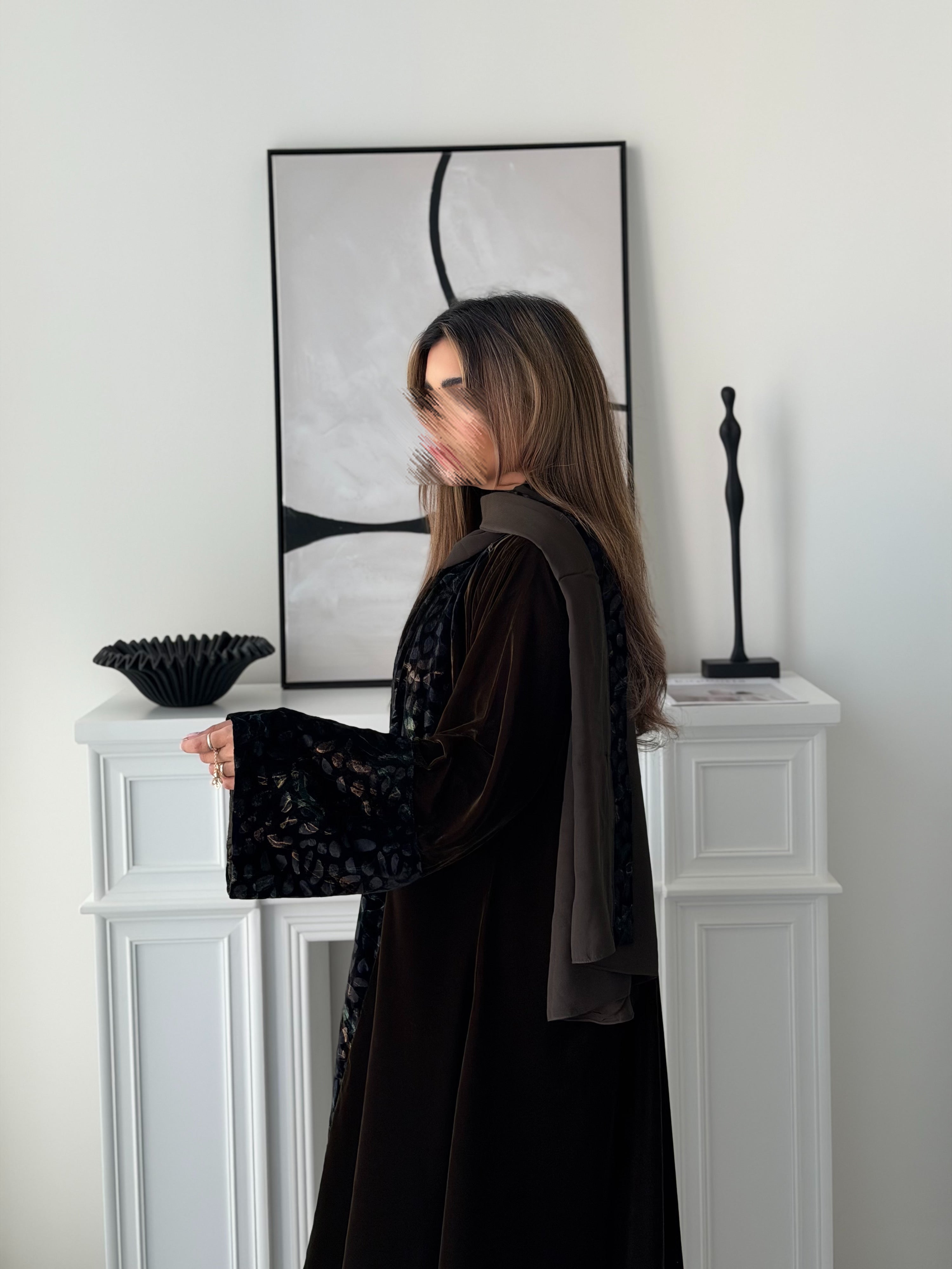 MWT5000 - عبايةمخمل زيتي مع طباعة - Aya