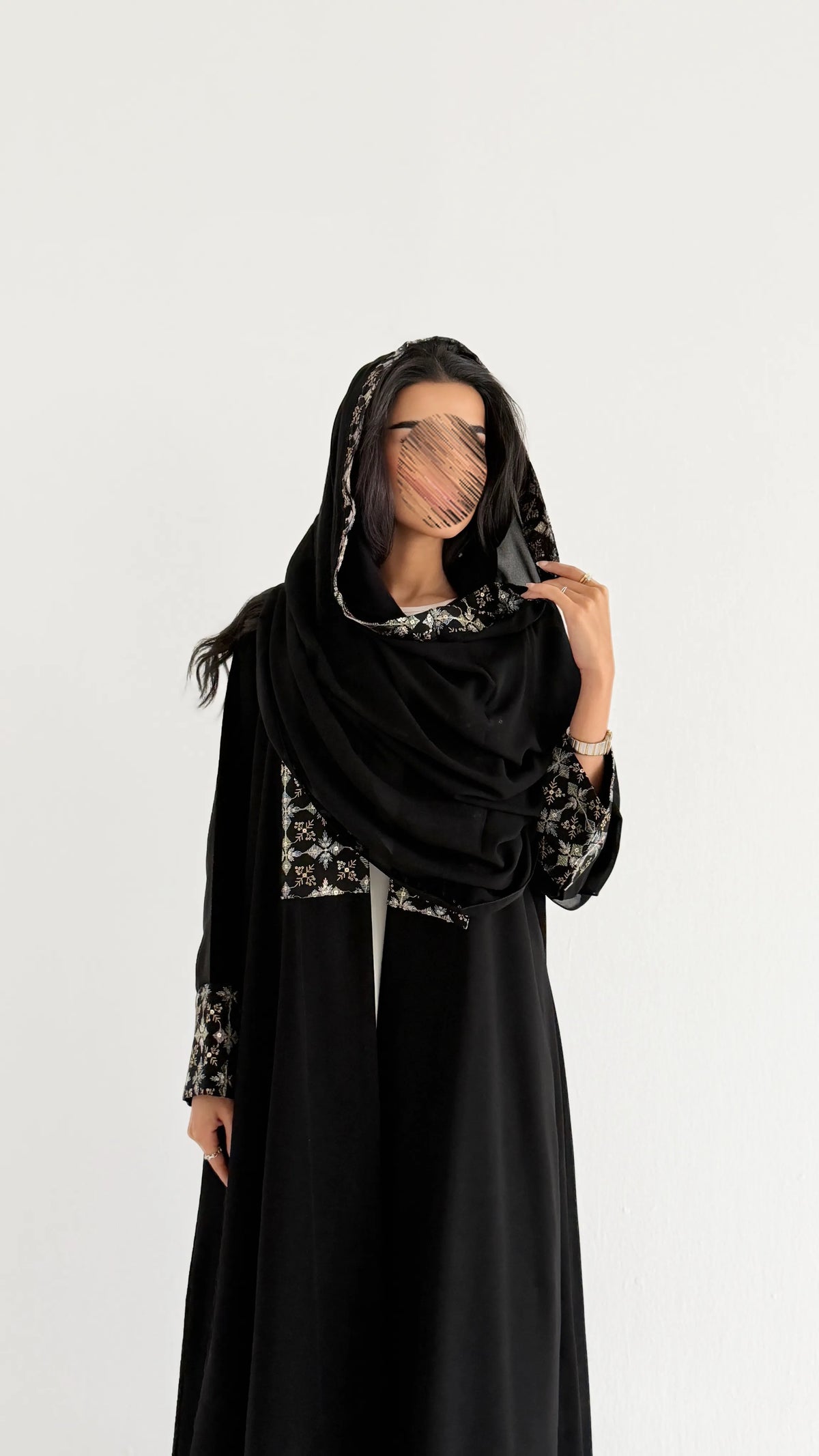 MWT5244 - عباية اسود يومية مع قماش تطريز