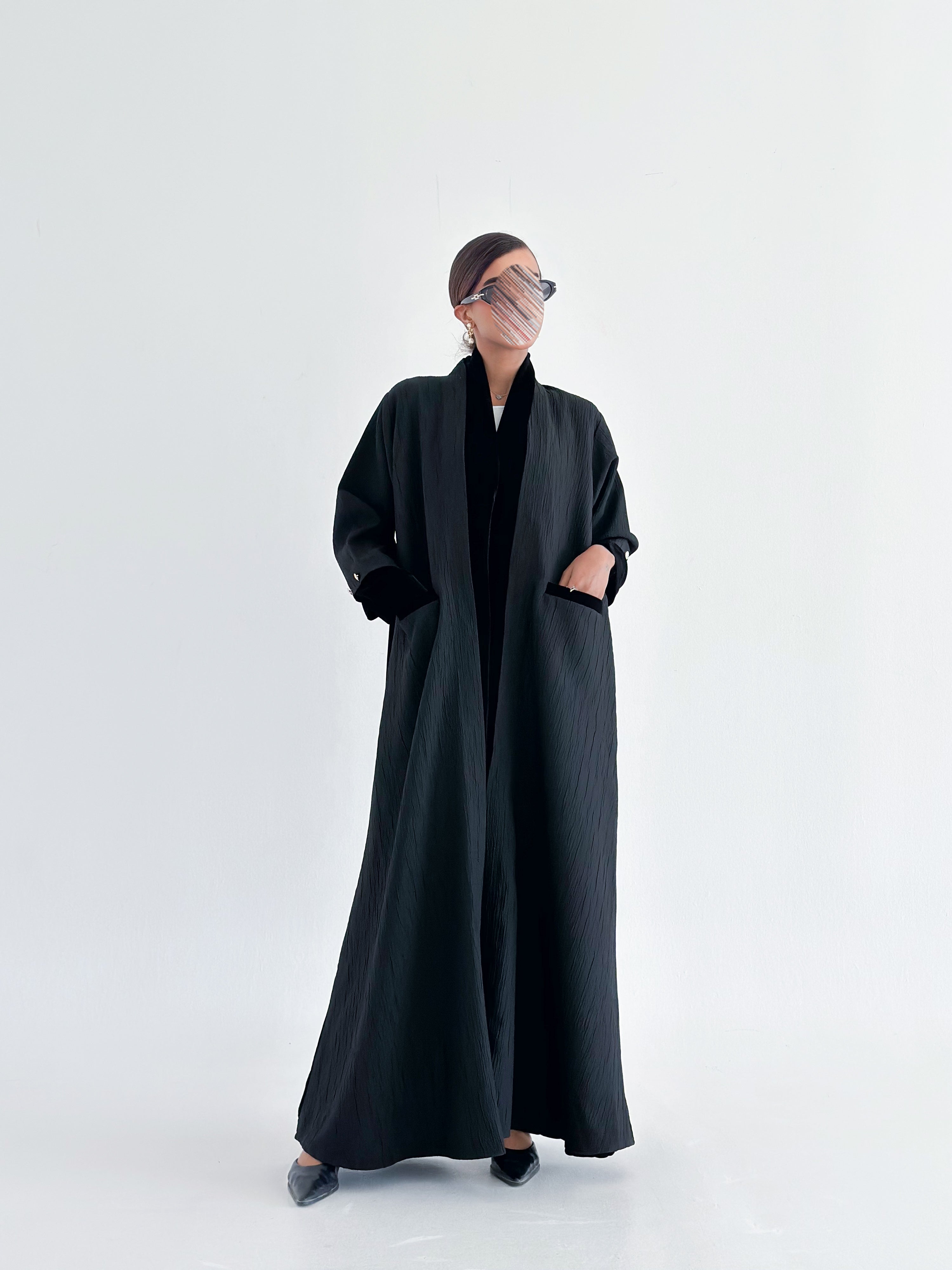 MWT572 - عباية جاكار مع أكمام مخمل بأزارير ذهبية - Aya