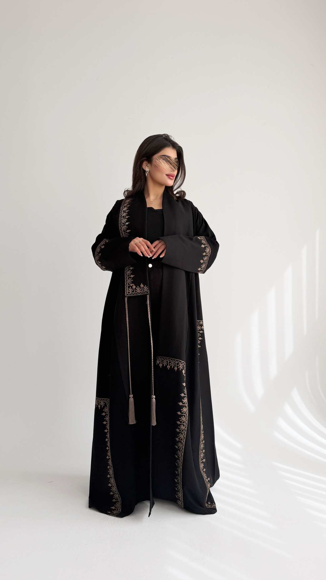 MWT1031 - عباية اسود بتطريز من الامام واضافه دندوشة - Aya