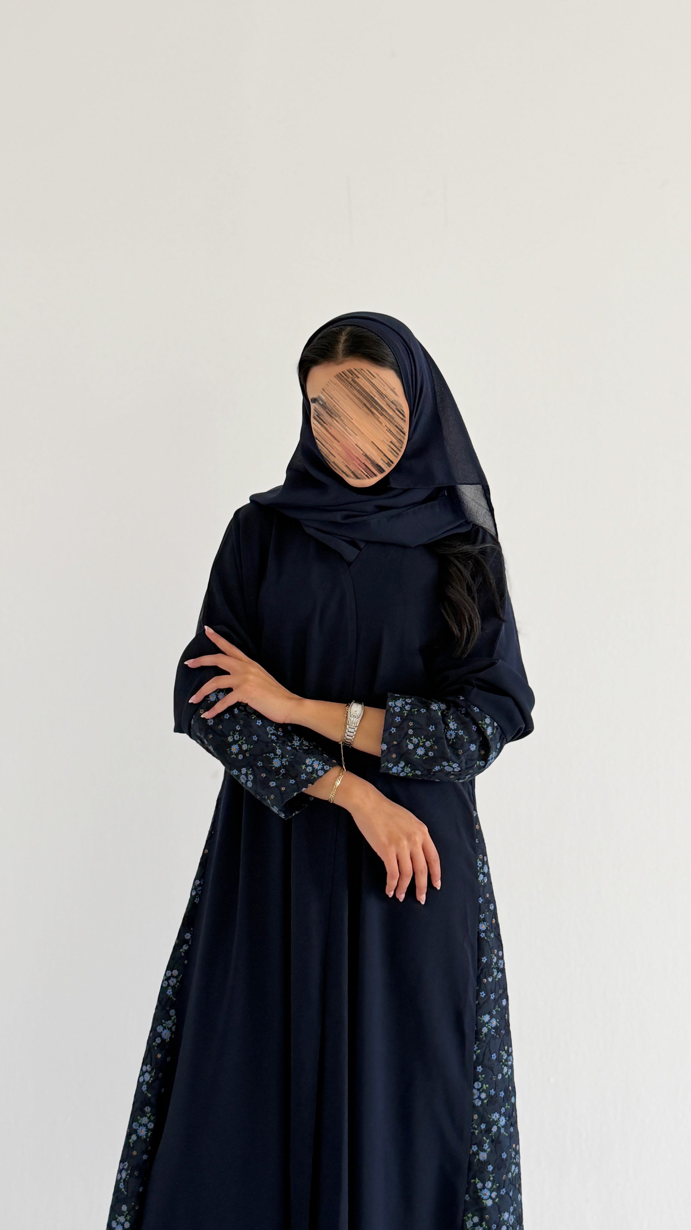 MWT2037 - عباية كحلية مع ركامة كحلية موردة - Aya