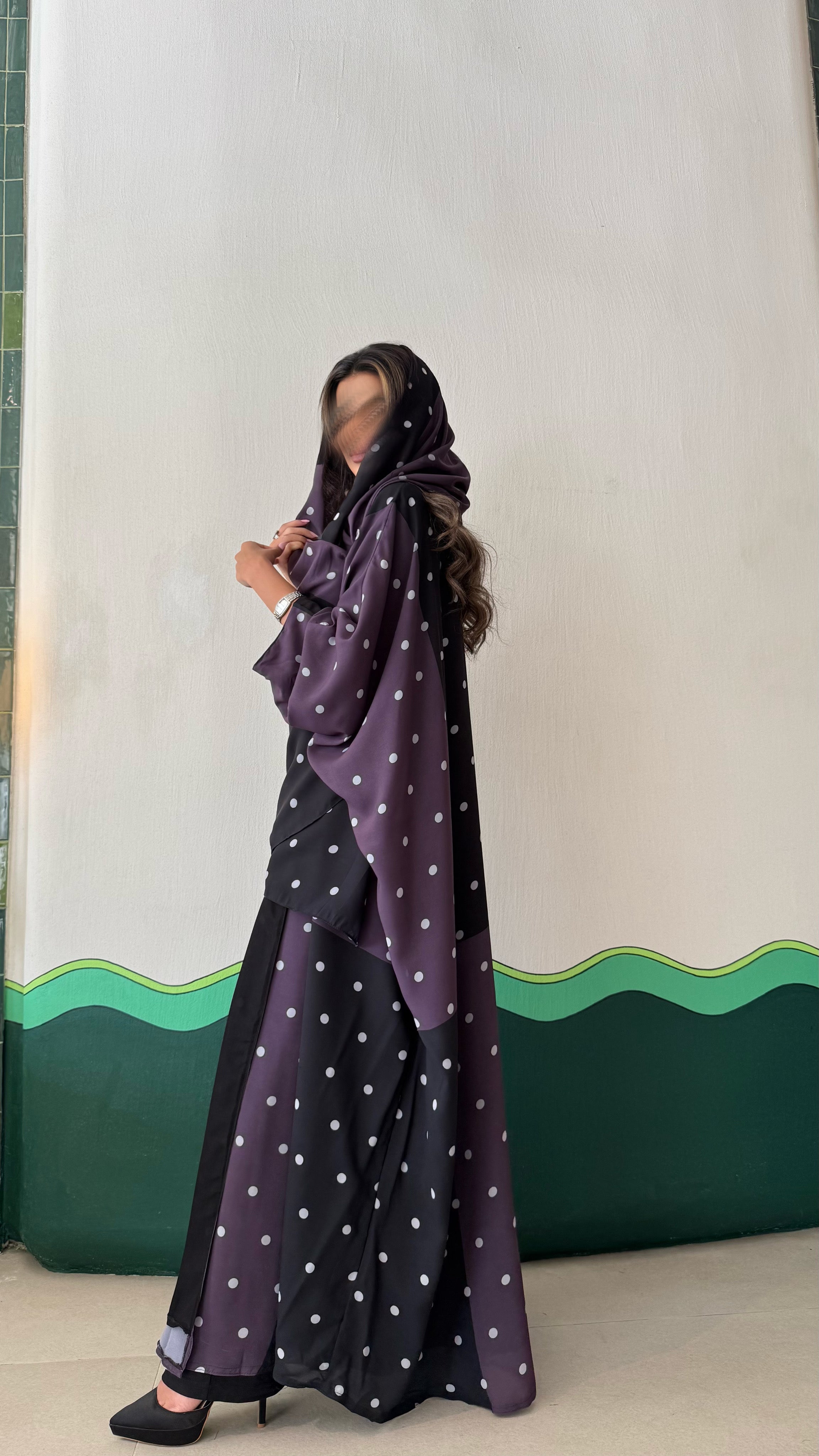 MWT451 - عباية منقطة اسود وبنفسجي - Aya