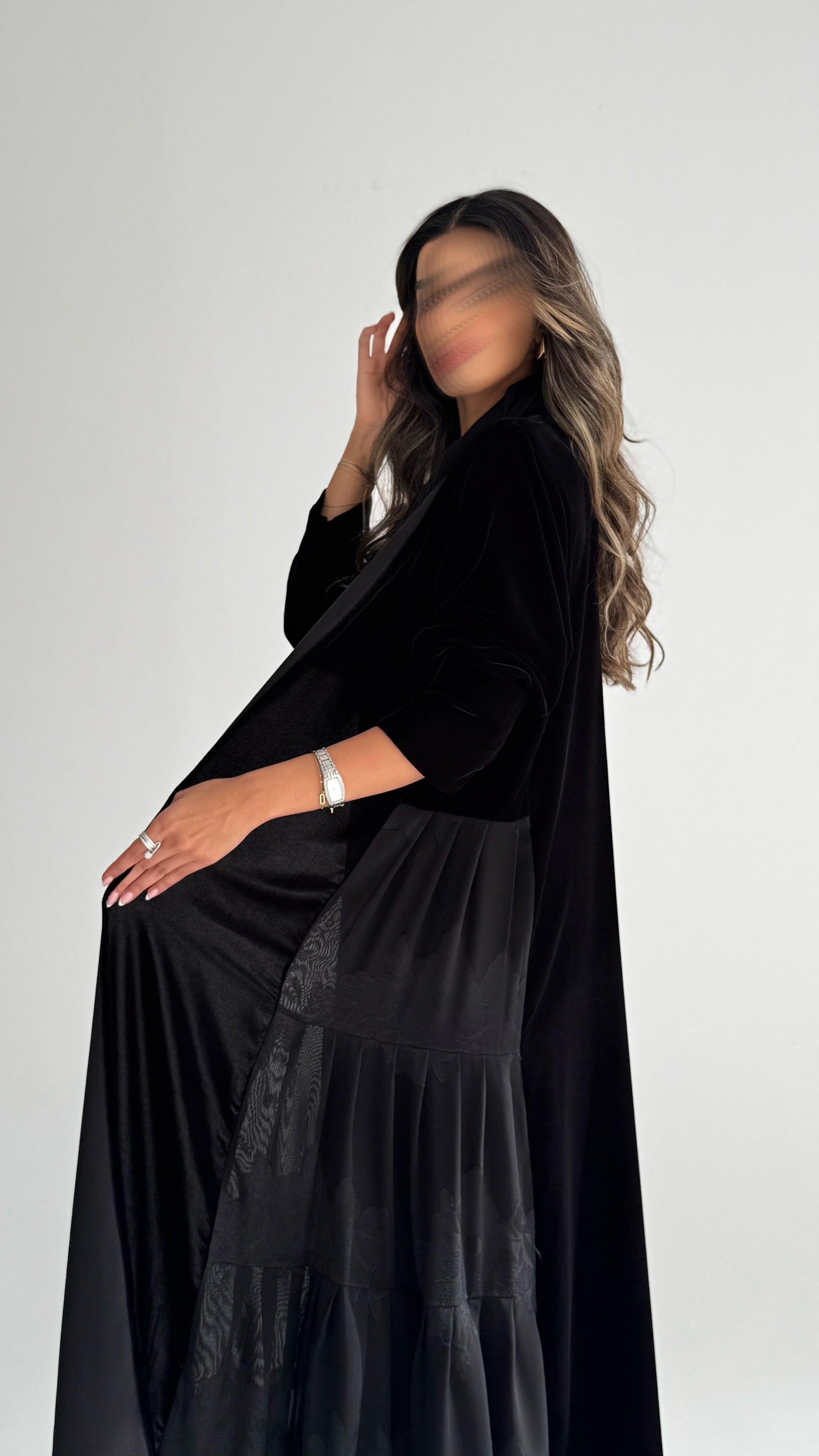 MWT695 - عباية اسود مخمل مع تدخيلة شيفون - Aya