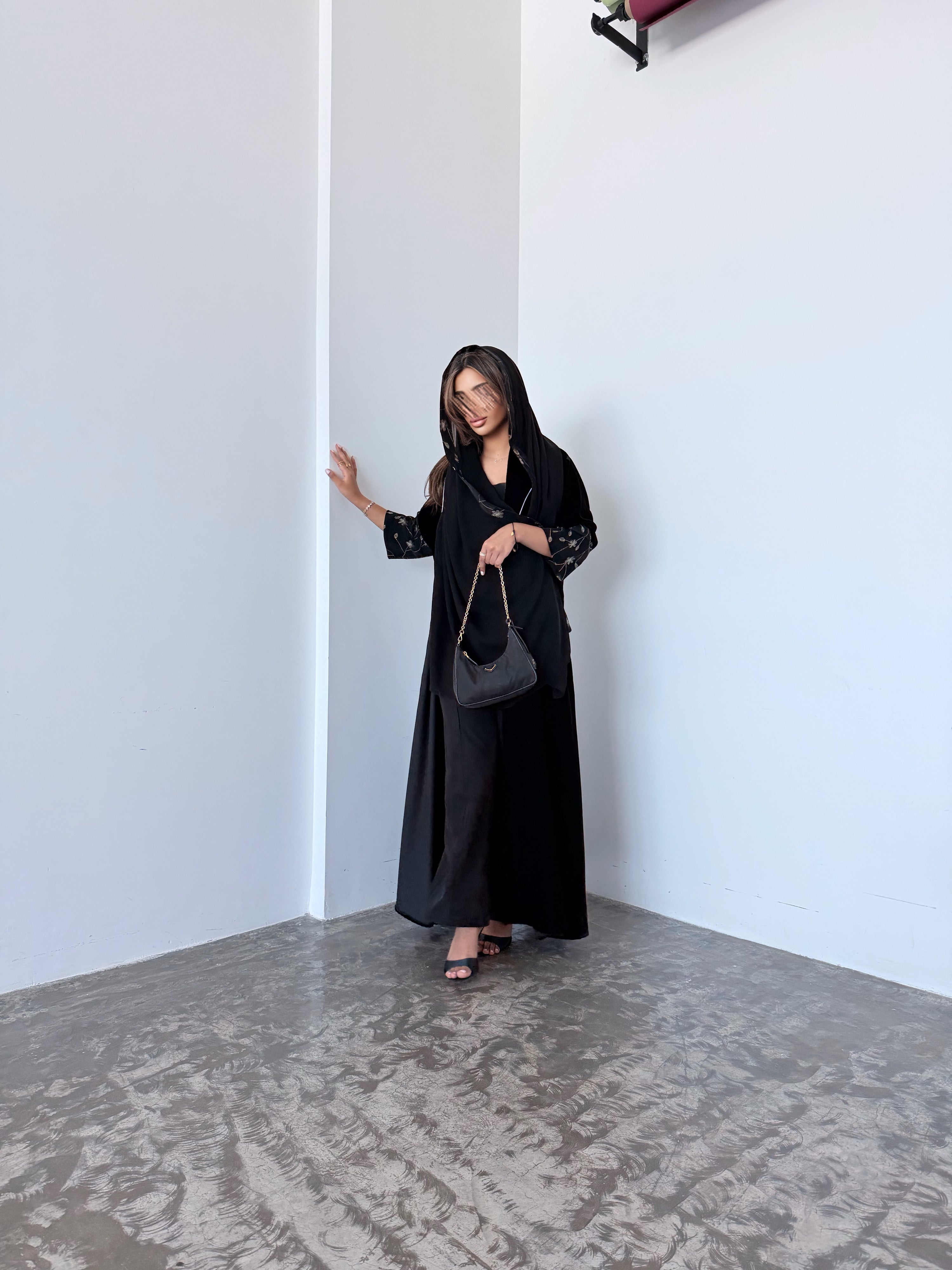 MW645 - Light Crepe Standing with Jacquard Half-Cloche