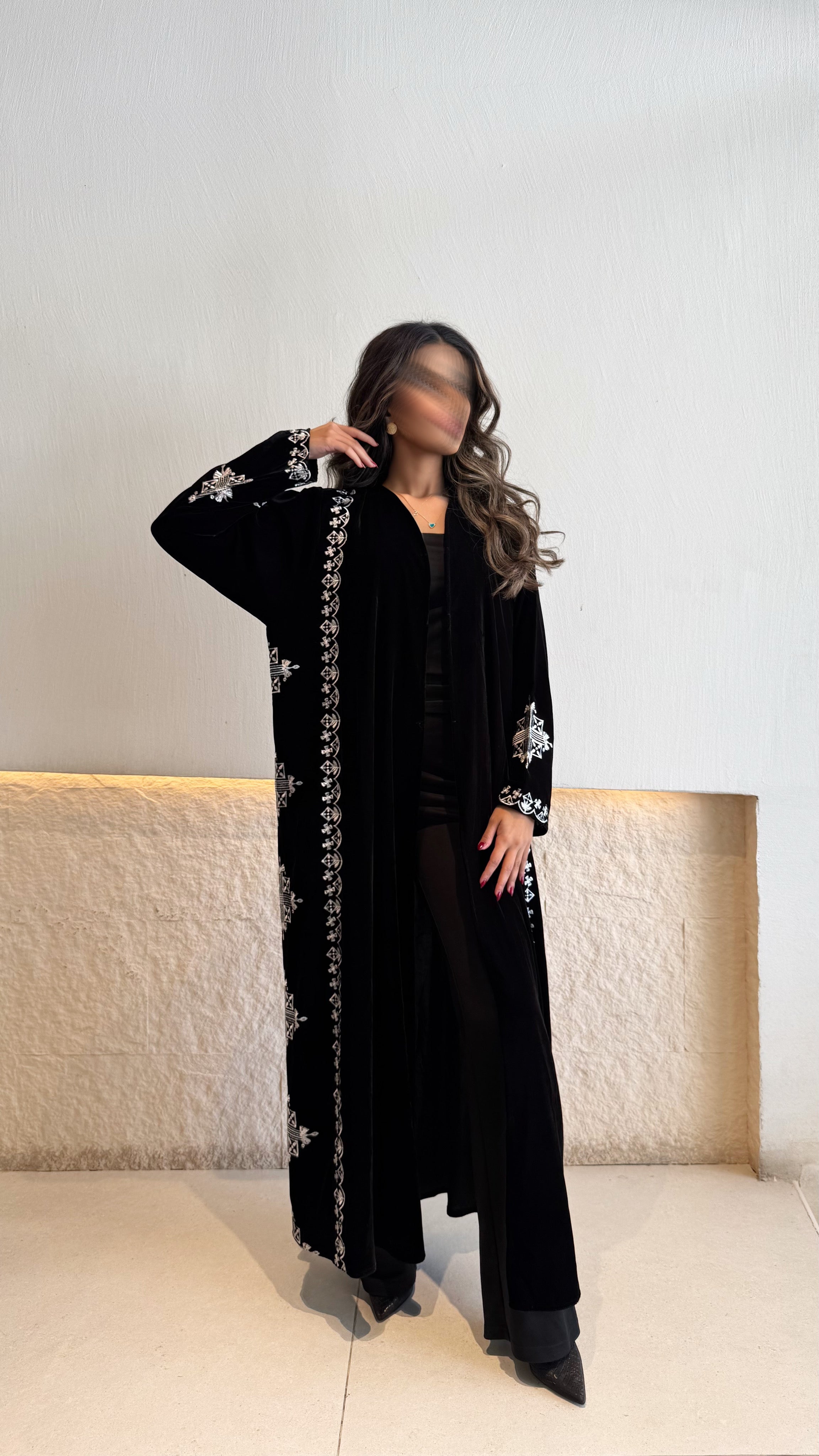 MW1782 - عباية مخمل تطريز كمبيوتر - Aya