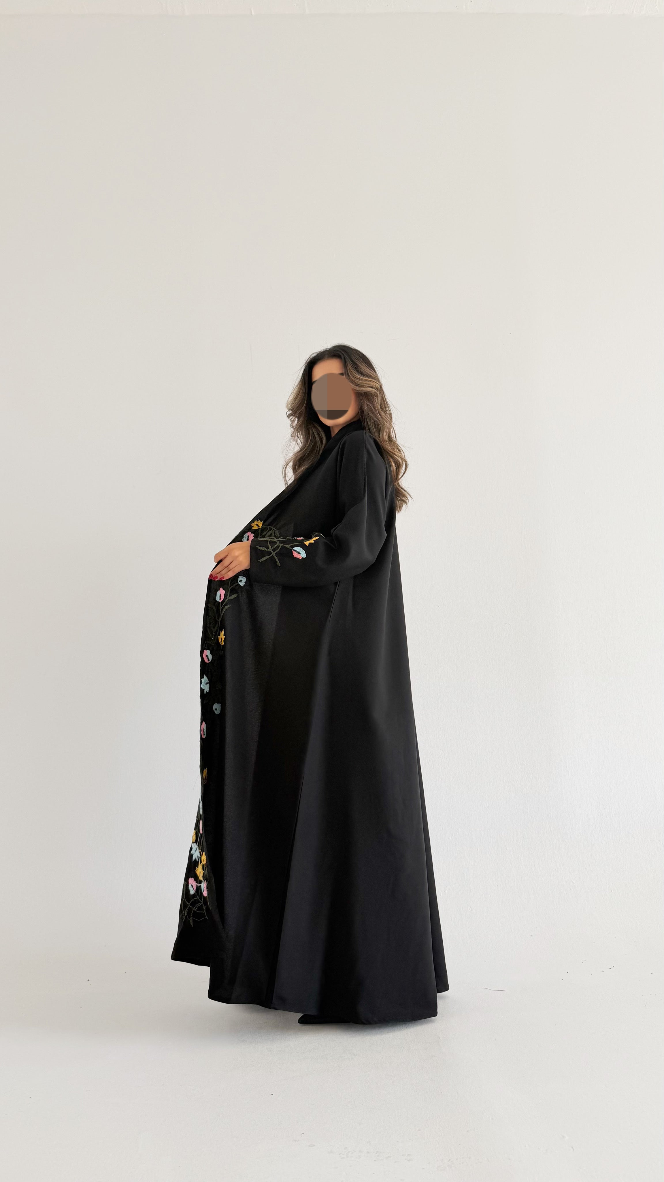 MWT638 - عبايه اسود تطريز وردات