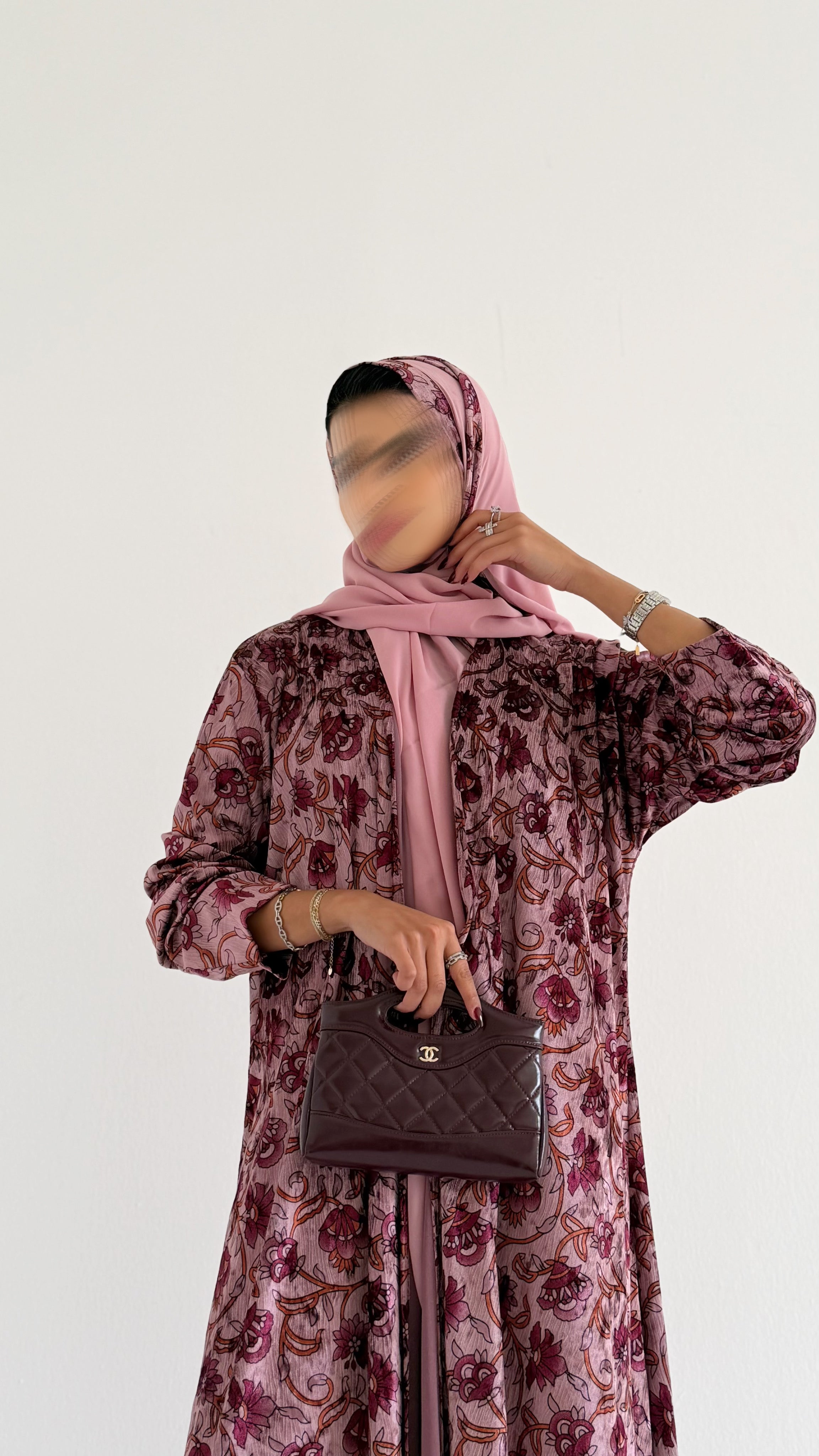 MWT586 - Velvet abaya with floral print | عباية مخمل زهري - Aya